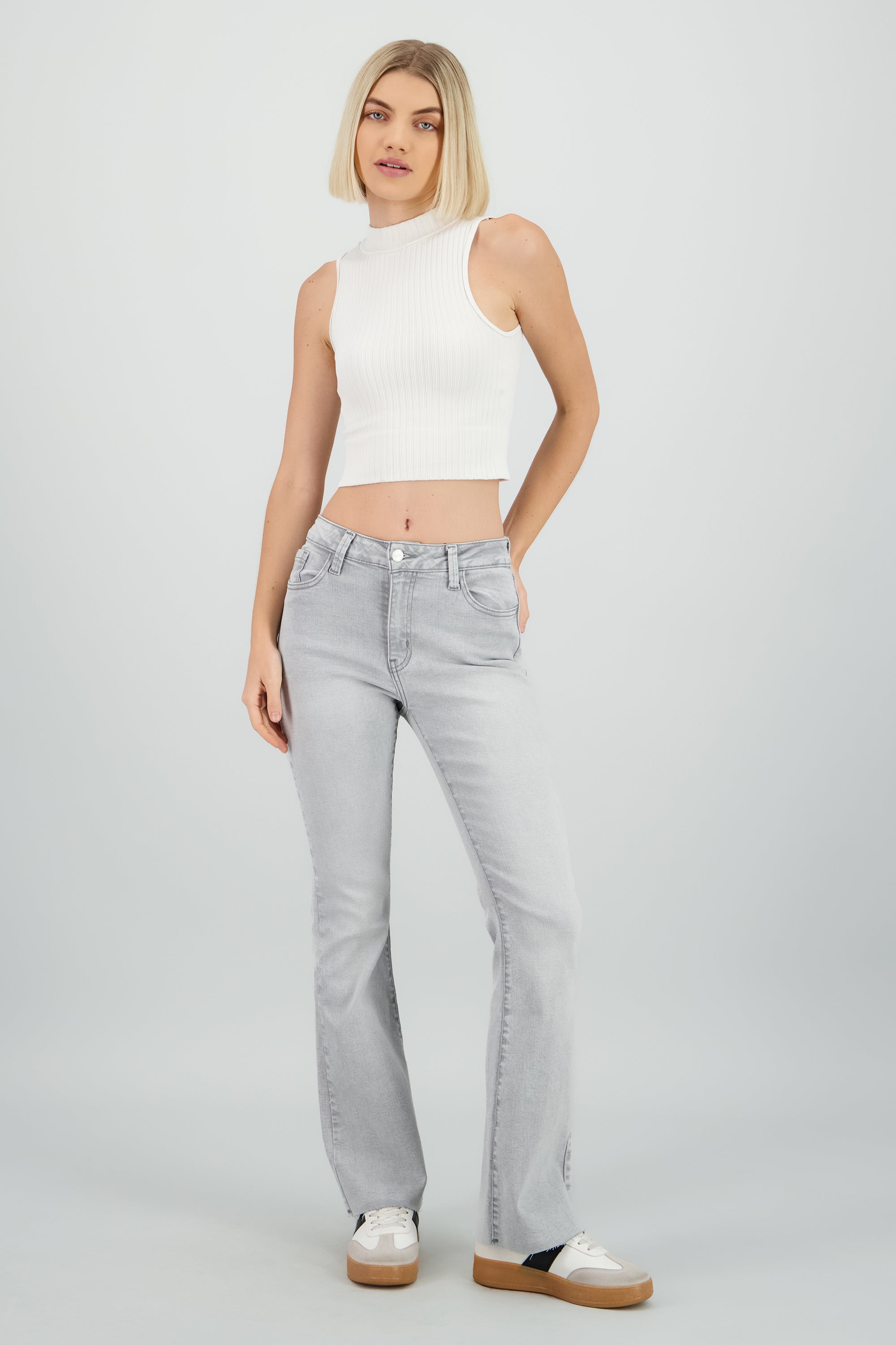 Jeans flare al corte GRIS CLARO