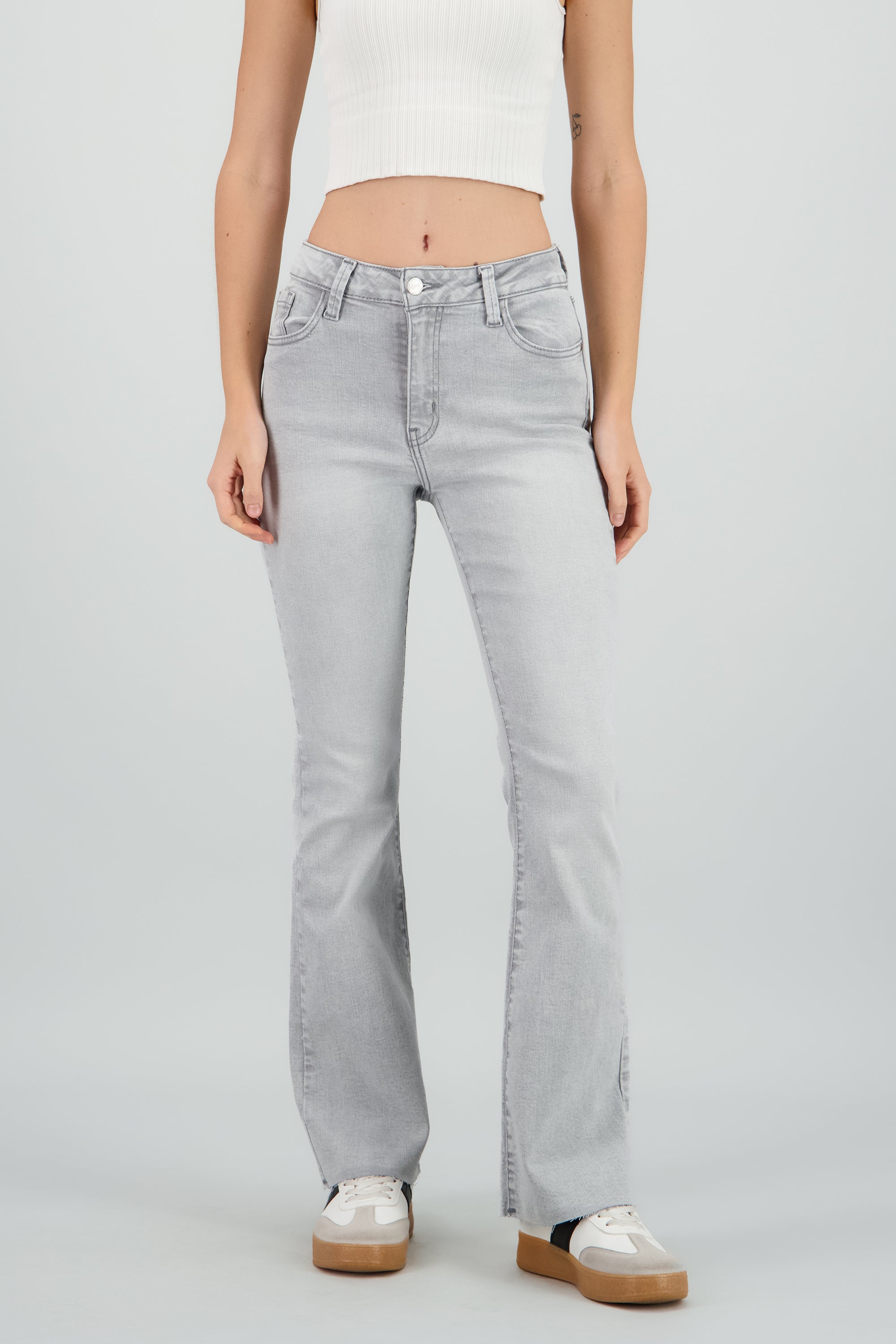 Jeans flare al corte GRIS CLARO
