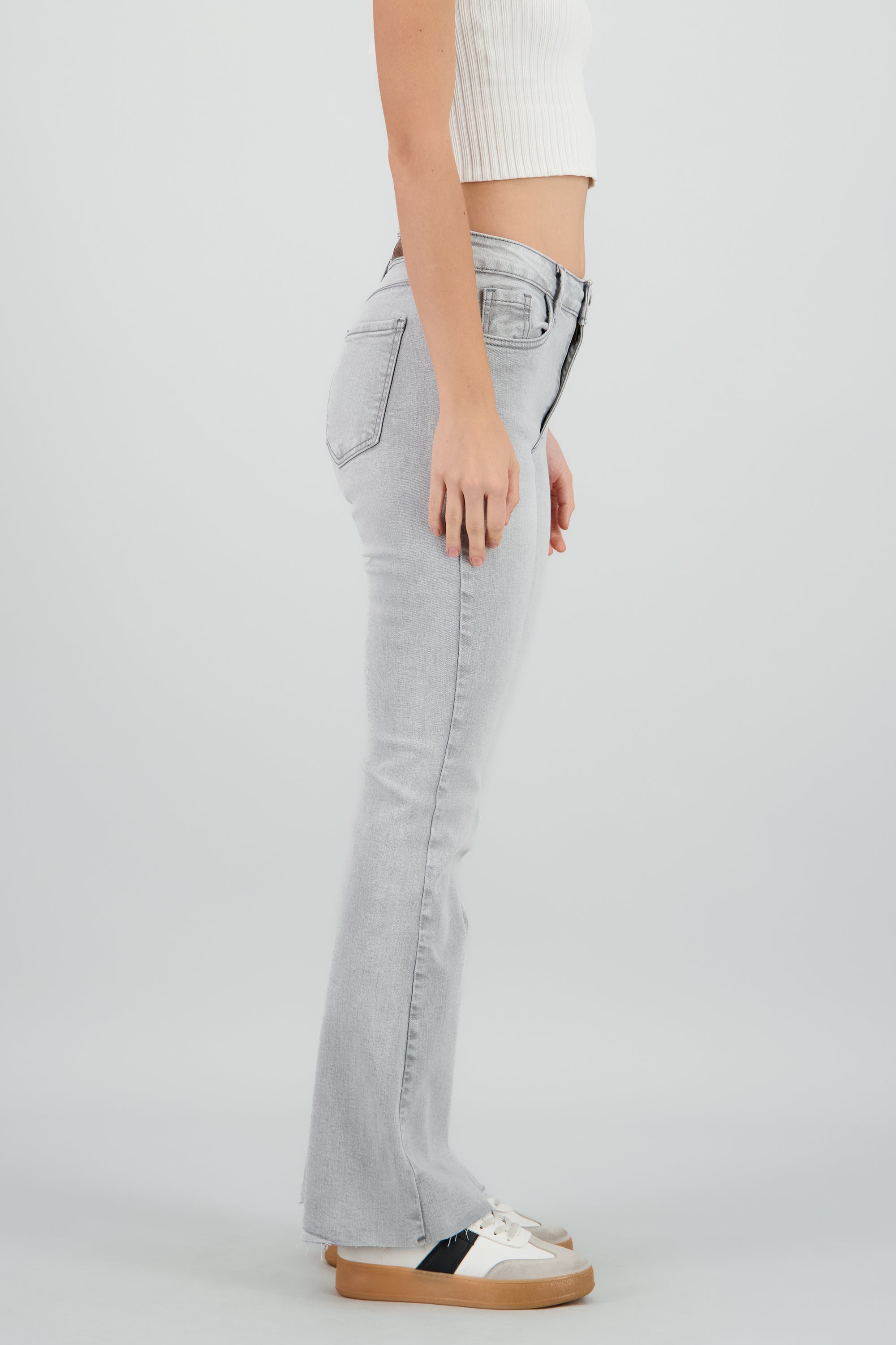 Jeans flare al corte GRIS CLARO