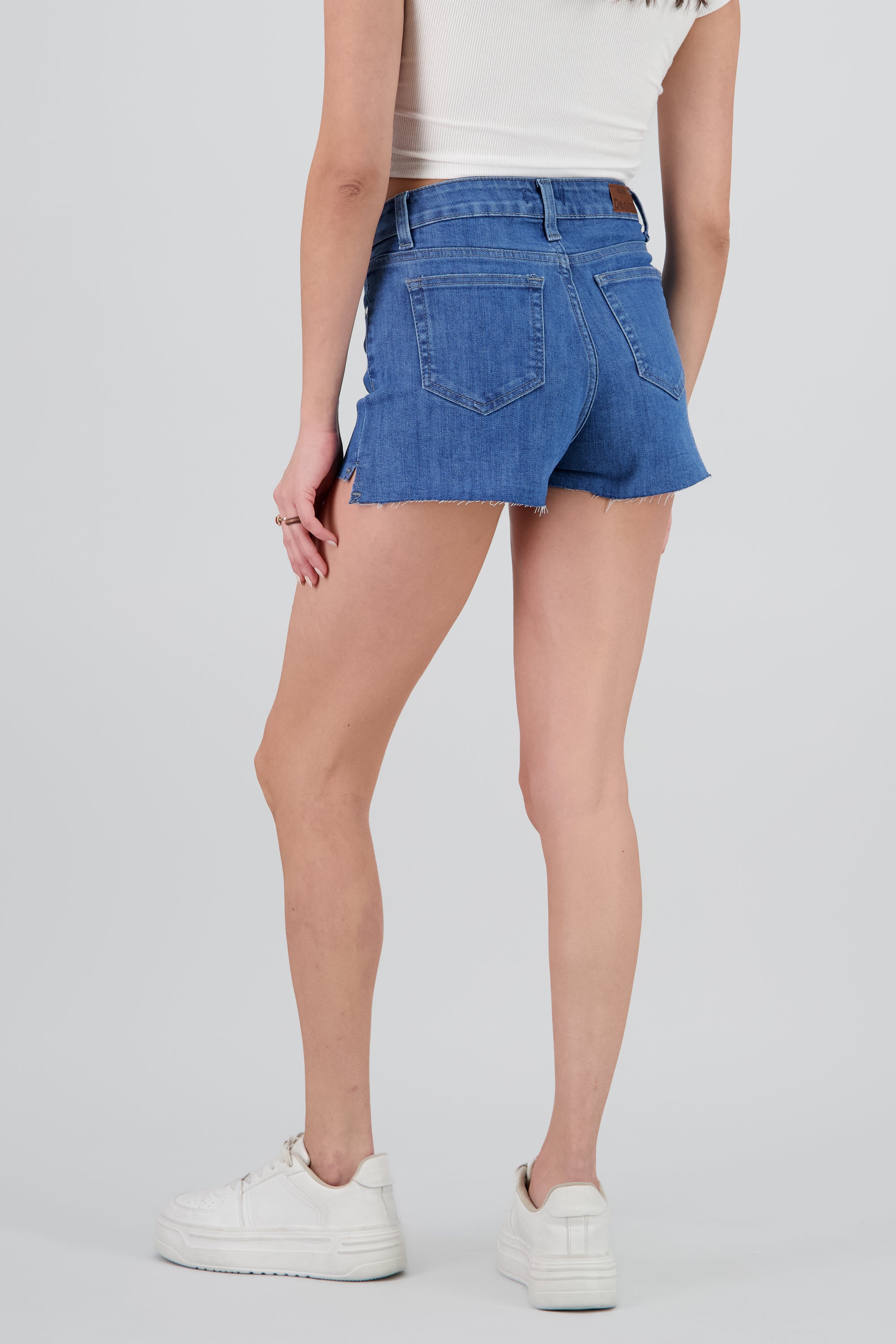 Mini short desgaste asimétrico MEDIUM WASH