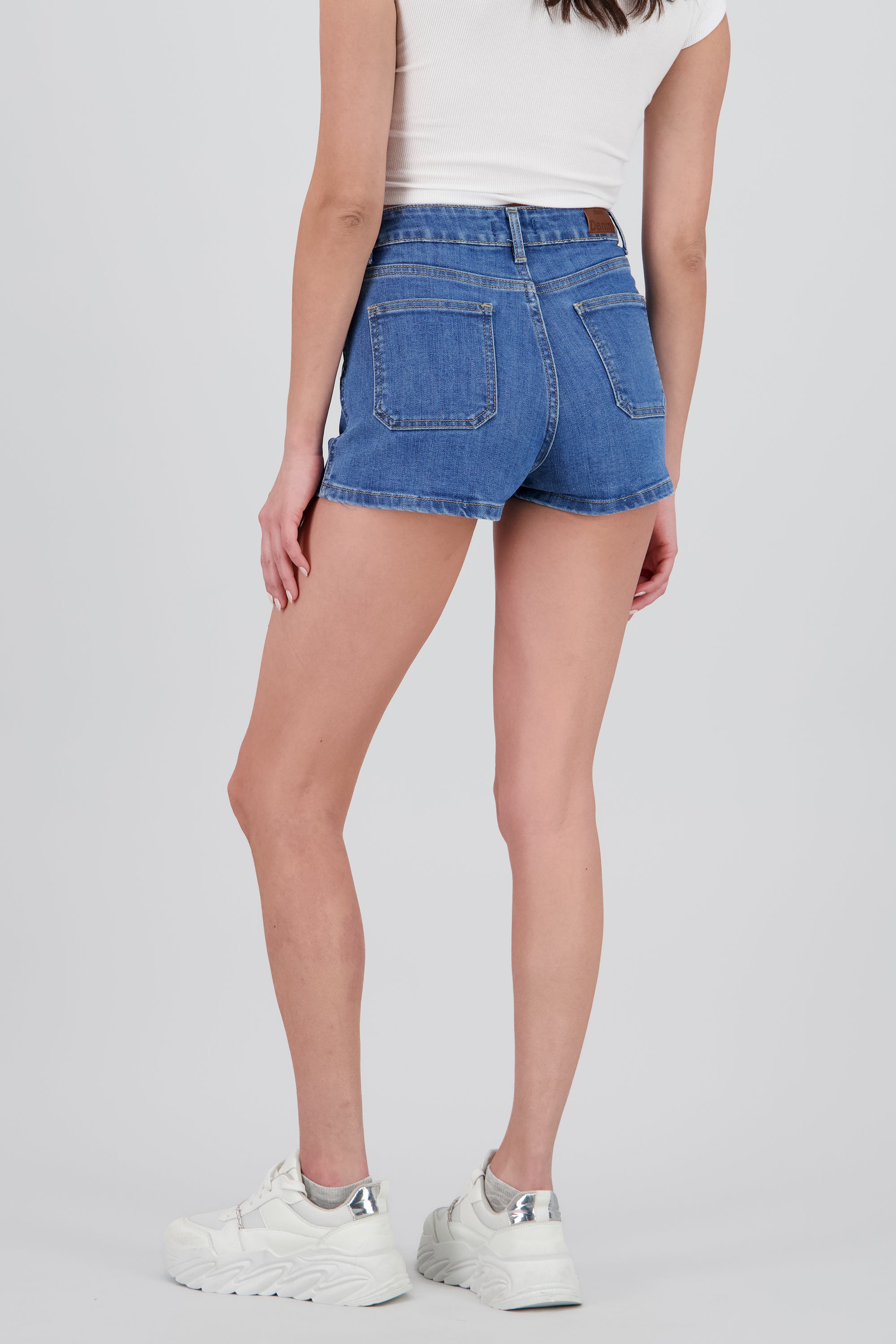 Mini short bolsas delanteras MEDIUM WASH