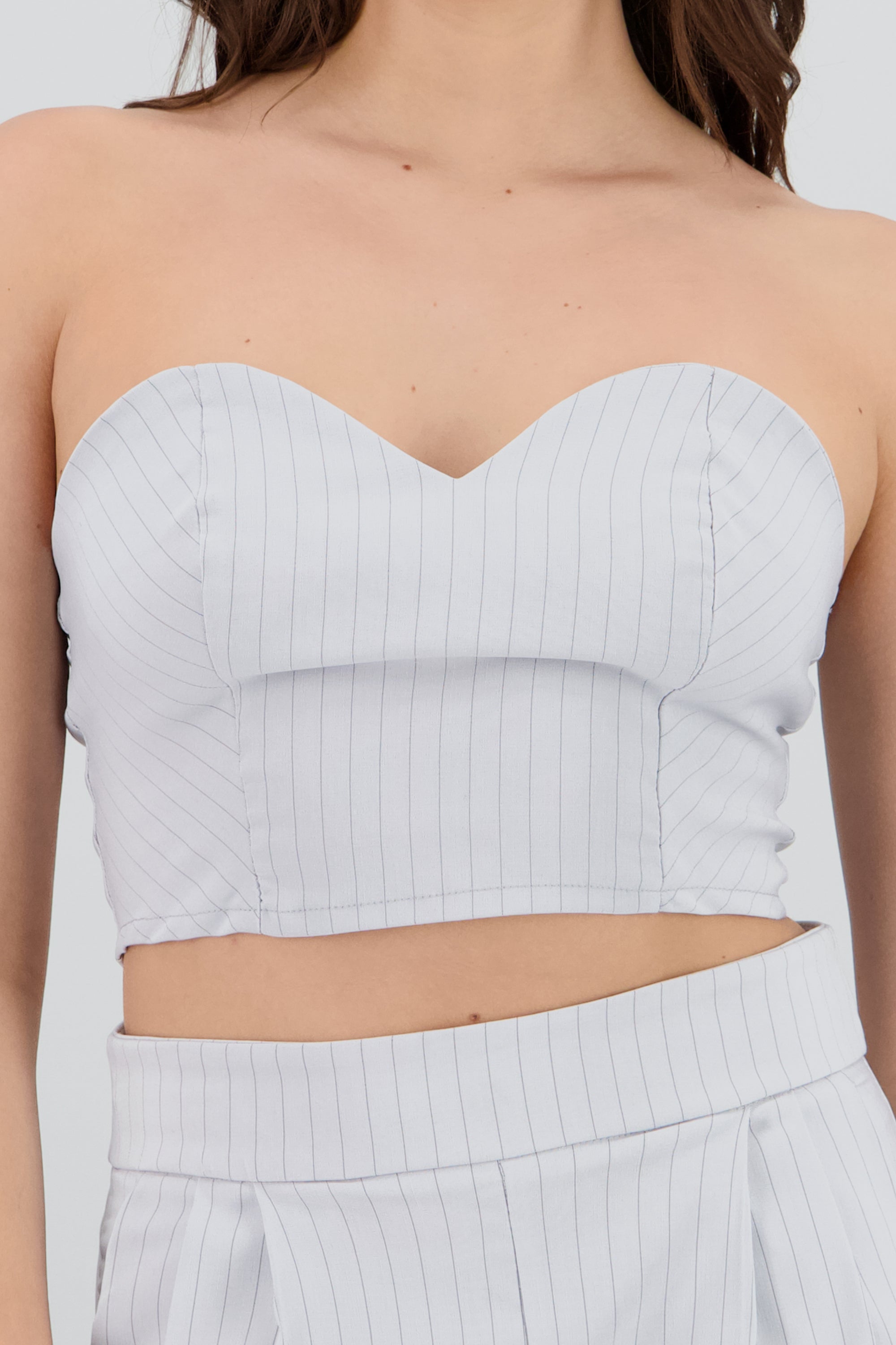 Top crop escote corazon rayas GRIS CLARO