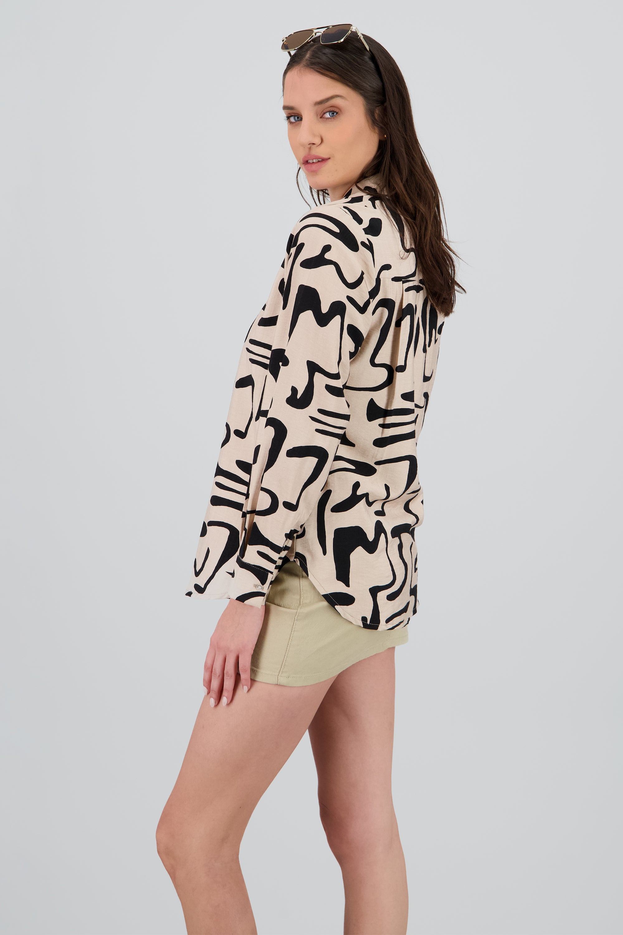 Camisa oversize estampado figuras KHAKI COMBO