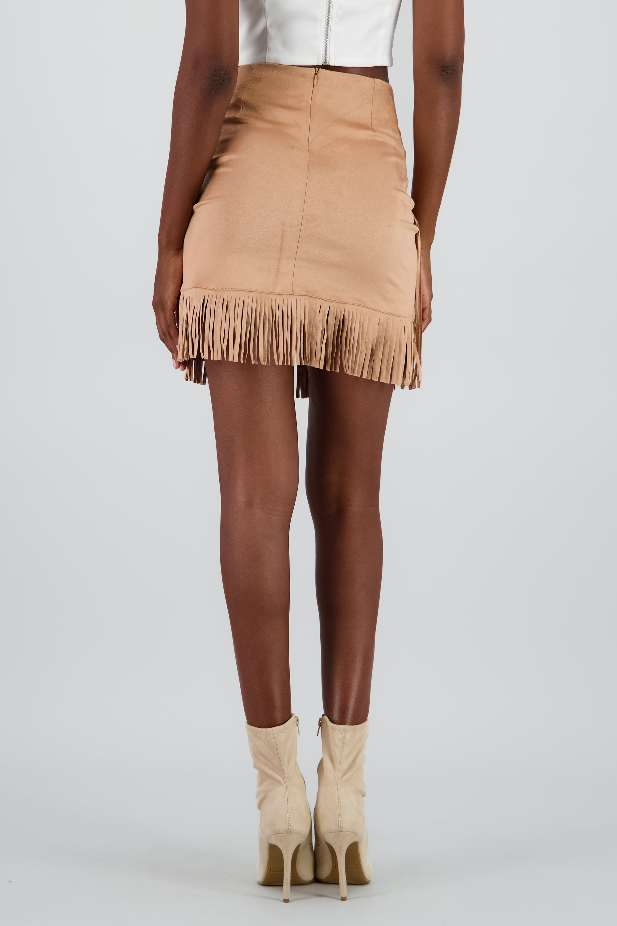Falda tipo suede con flecos CAFE