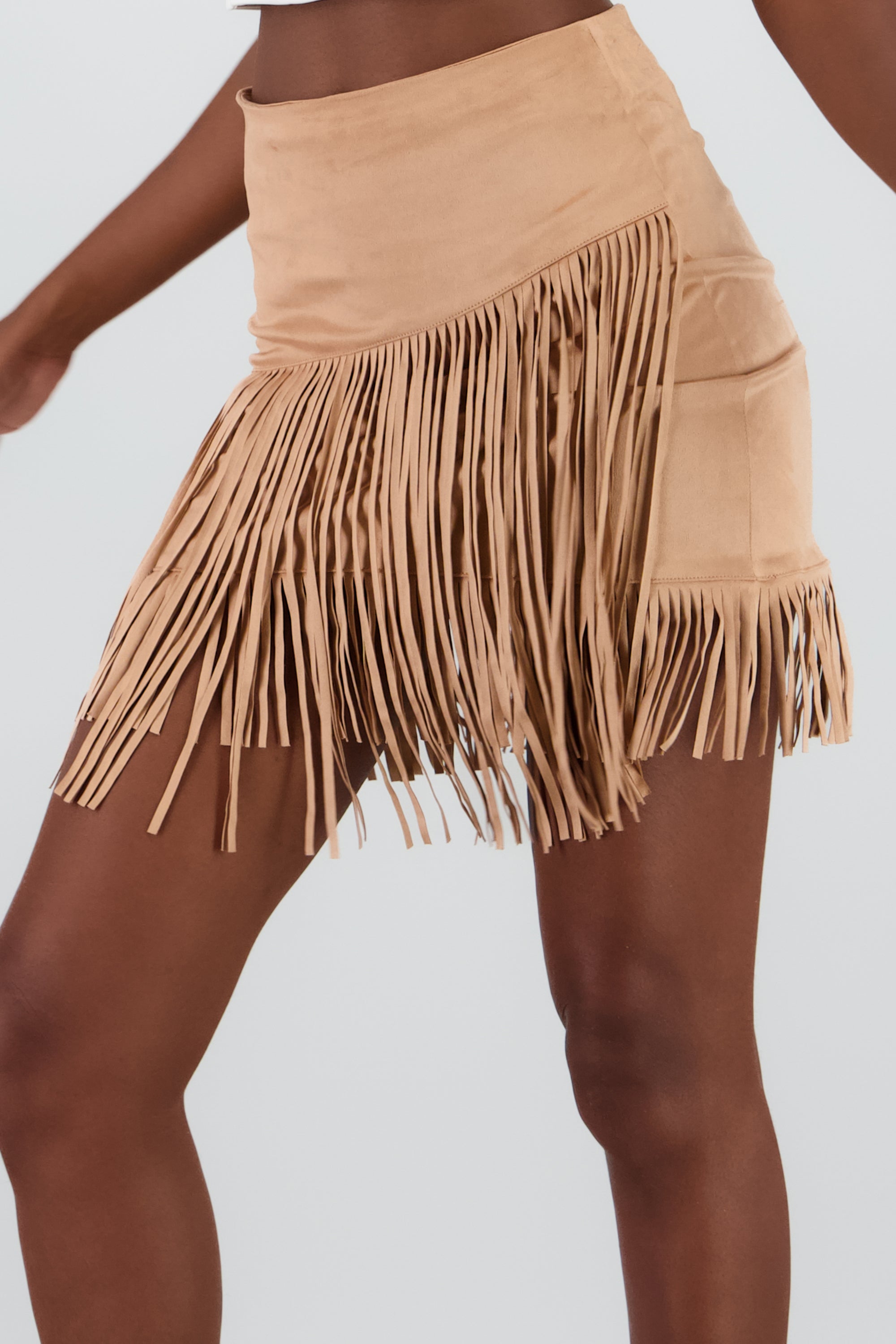 Falda tipo suede con flecos CAFE