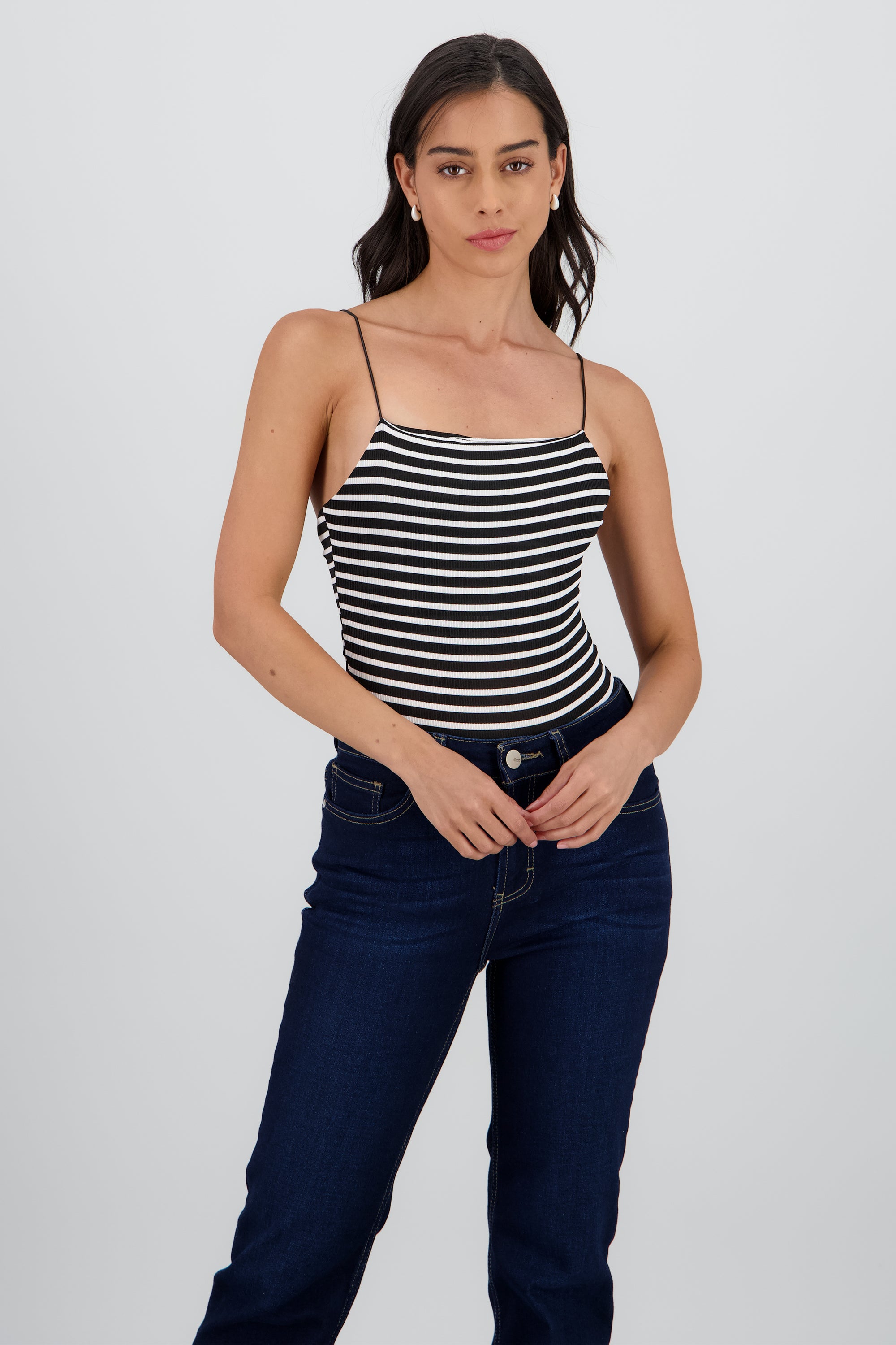 BODYSUIT DETALLE TIRANTES DELGADOS NEGRO COMBO