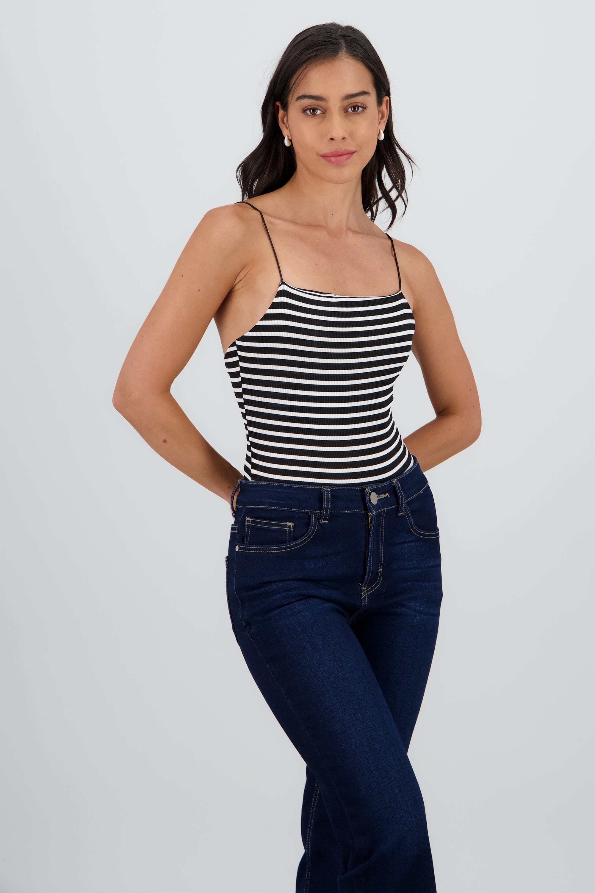 BODYSUIT DETALLE TIRANTES DELGADOS NEGRO COMBO
