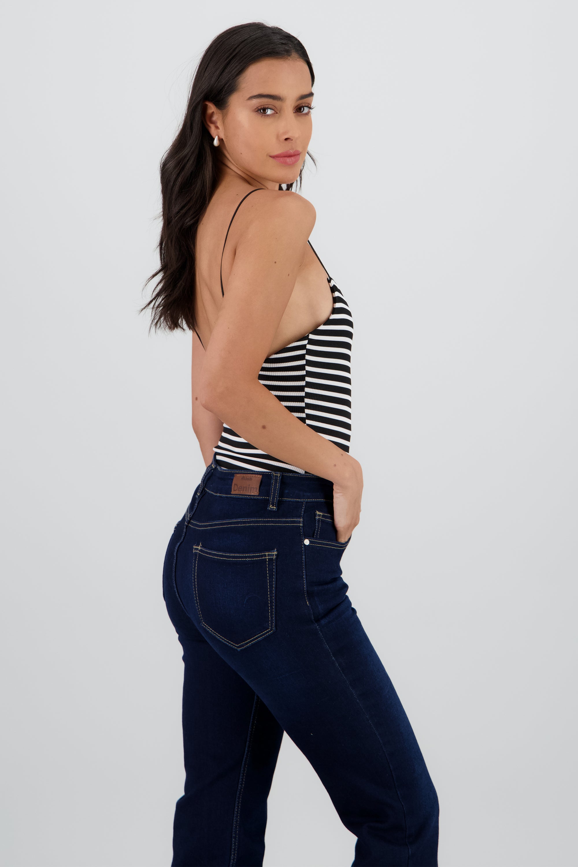 BODYSUIT DETALLE TIRANTES DELGADOS NEGRO COMBO