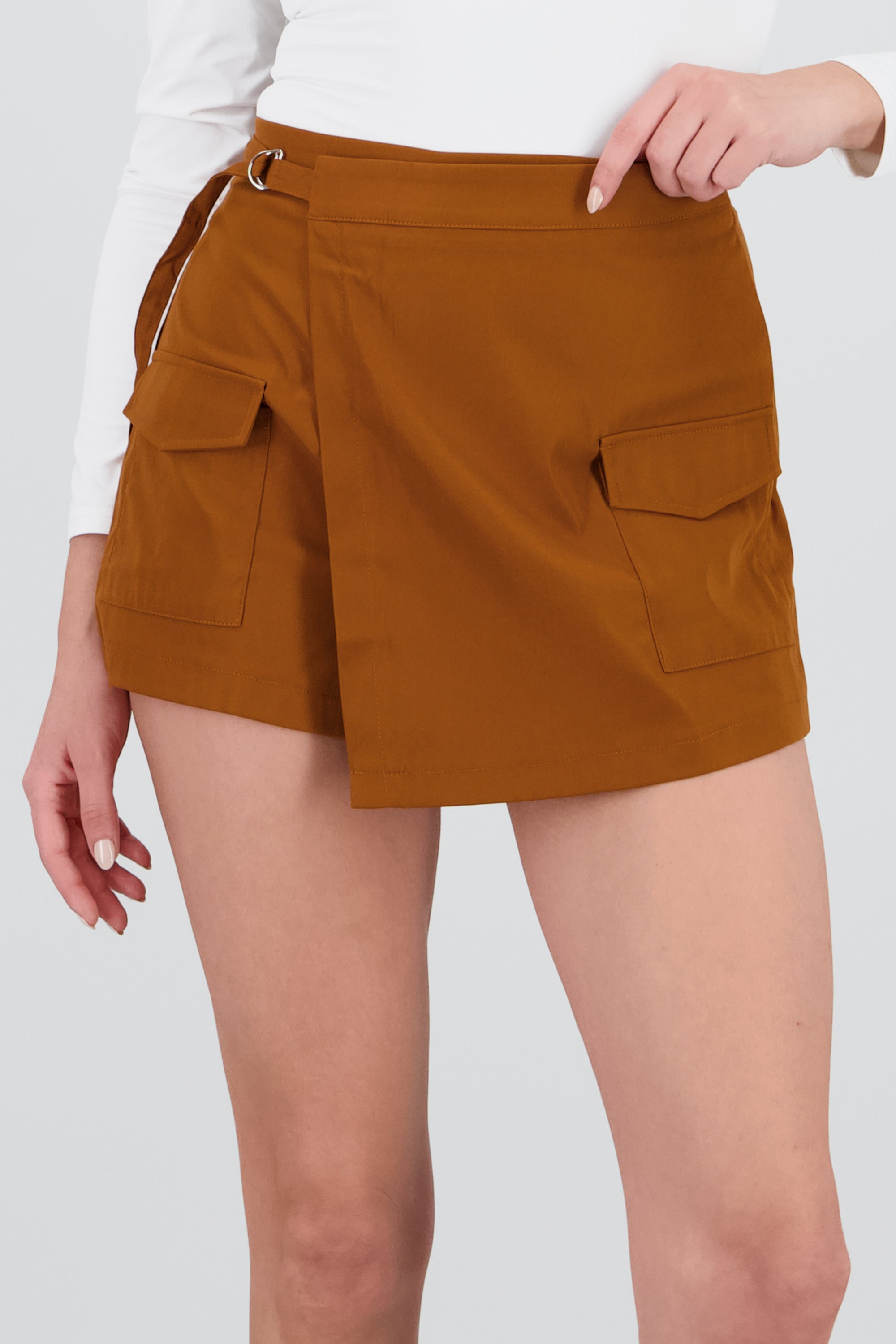 Falda short con bolsas CAFE