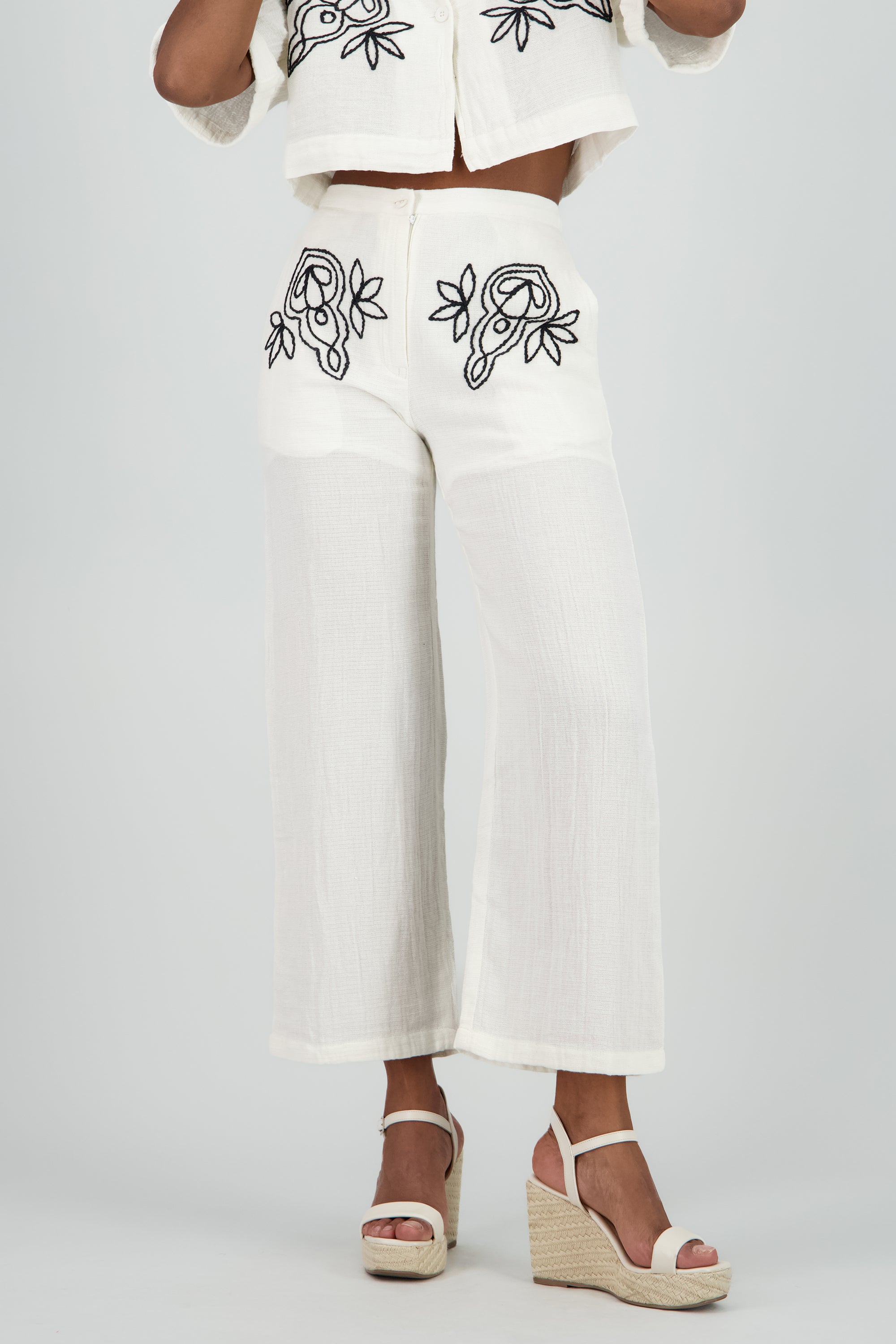 Pantalon detalle bordado NEGRO COMBO