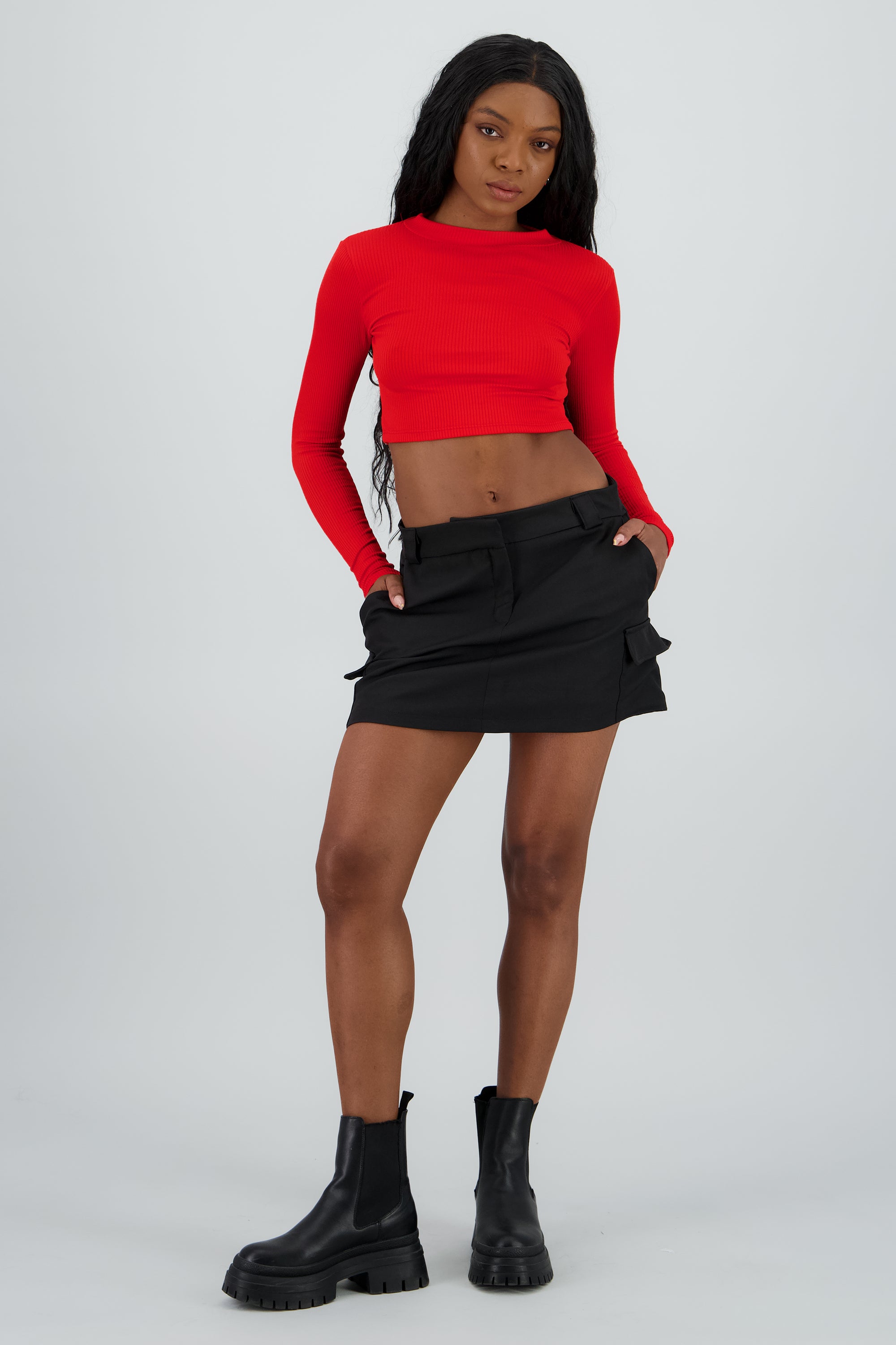 Falda mini detalle pretina bolsas cargo NEGRO