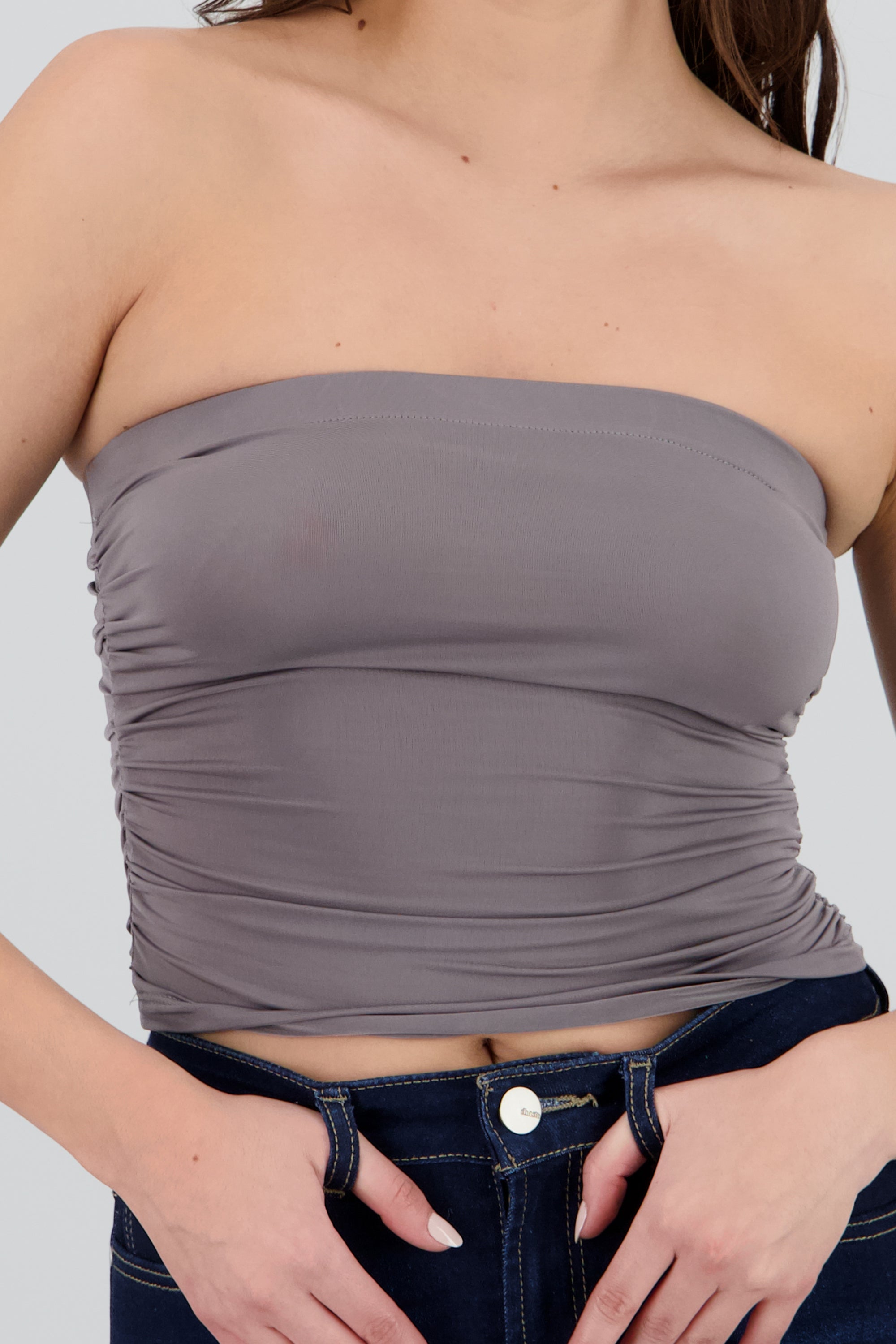 Top tubo drapeado detalle strapless GRIS