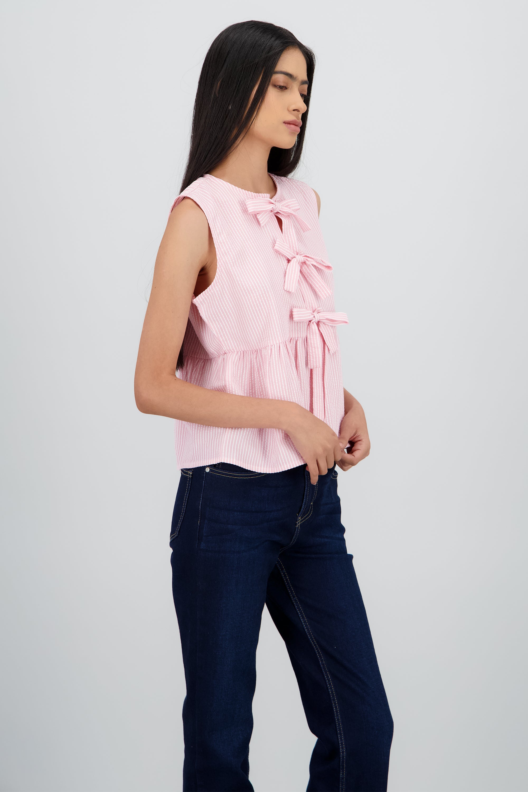 Blusa sin manga detalle olan lazos ROSA COMBO