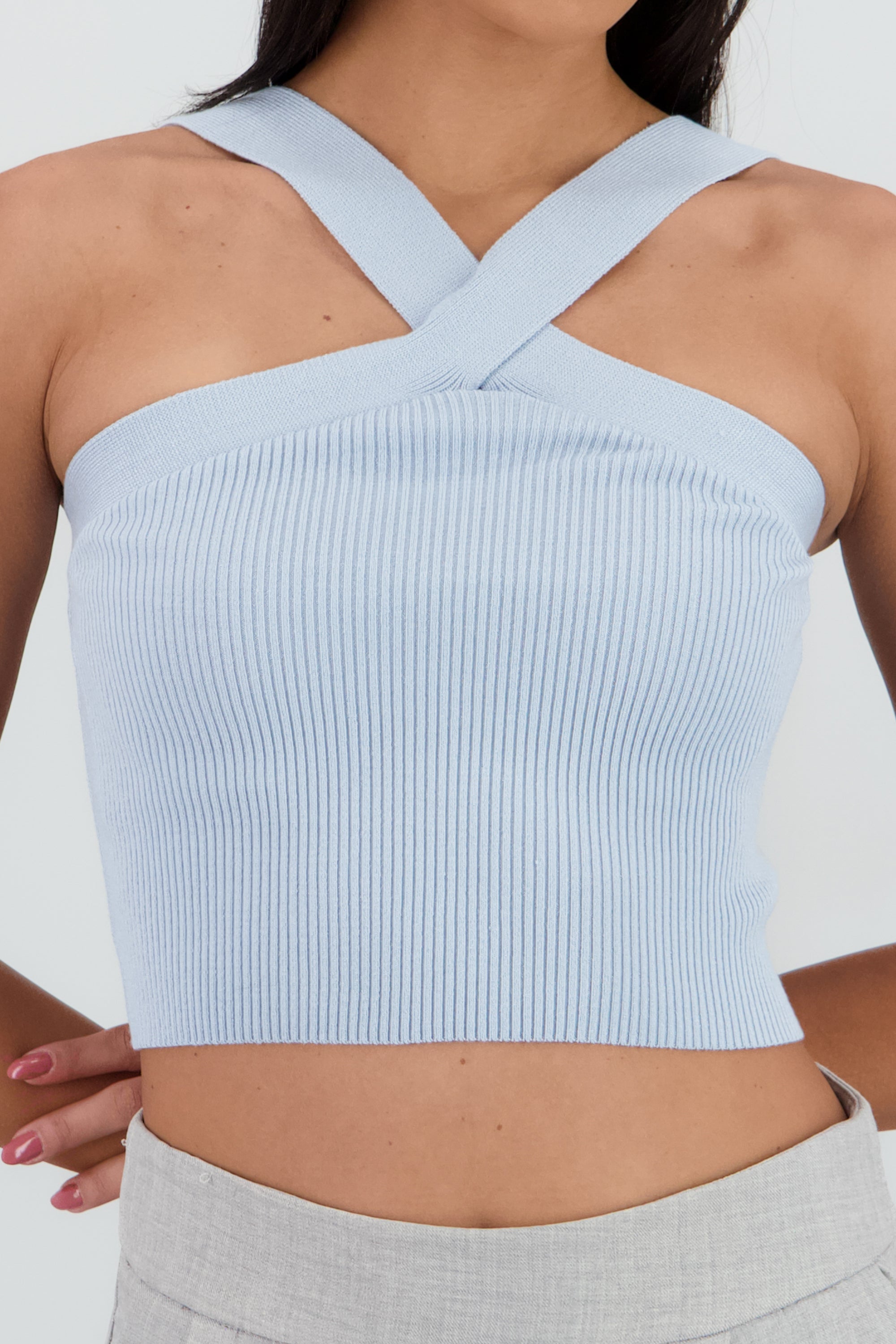 Top crop tejido cruzado AZUL PASTEL