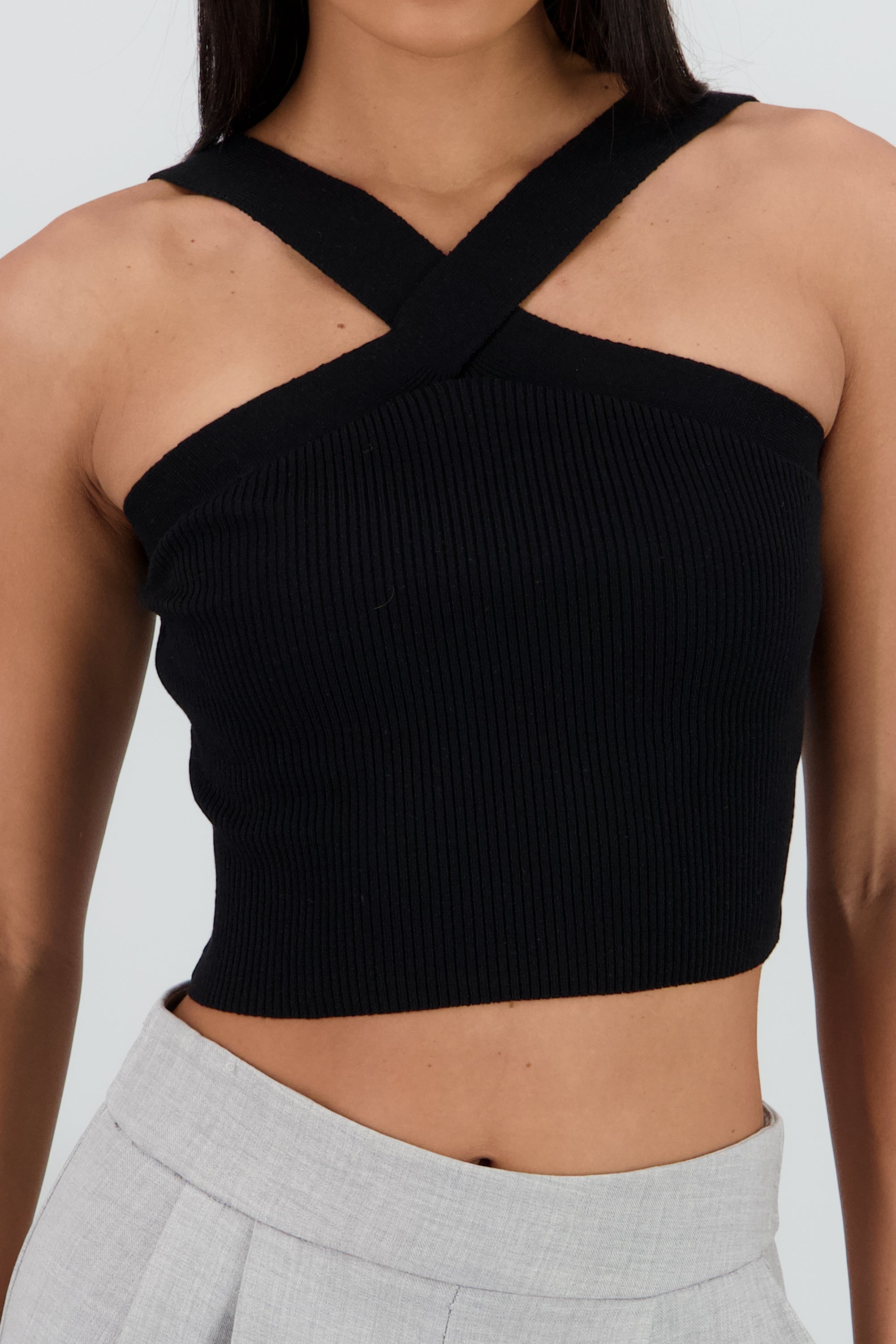 Top crop tejido cruzado NEGRO