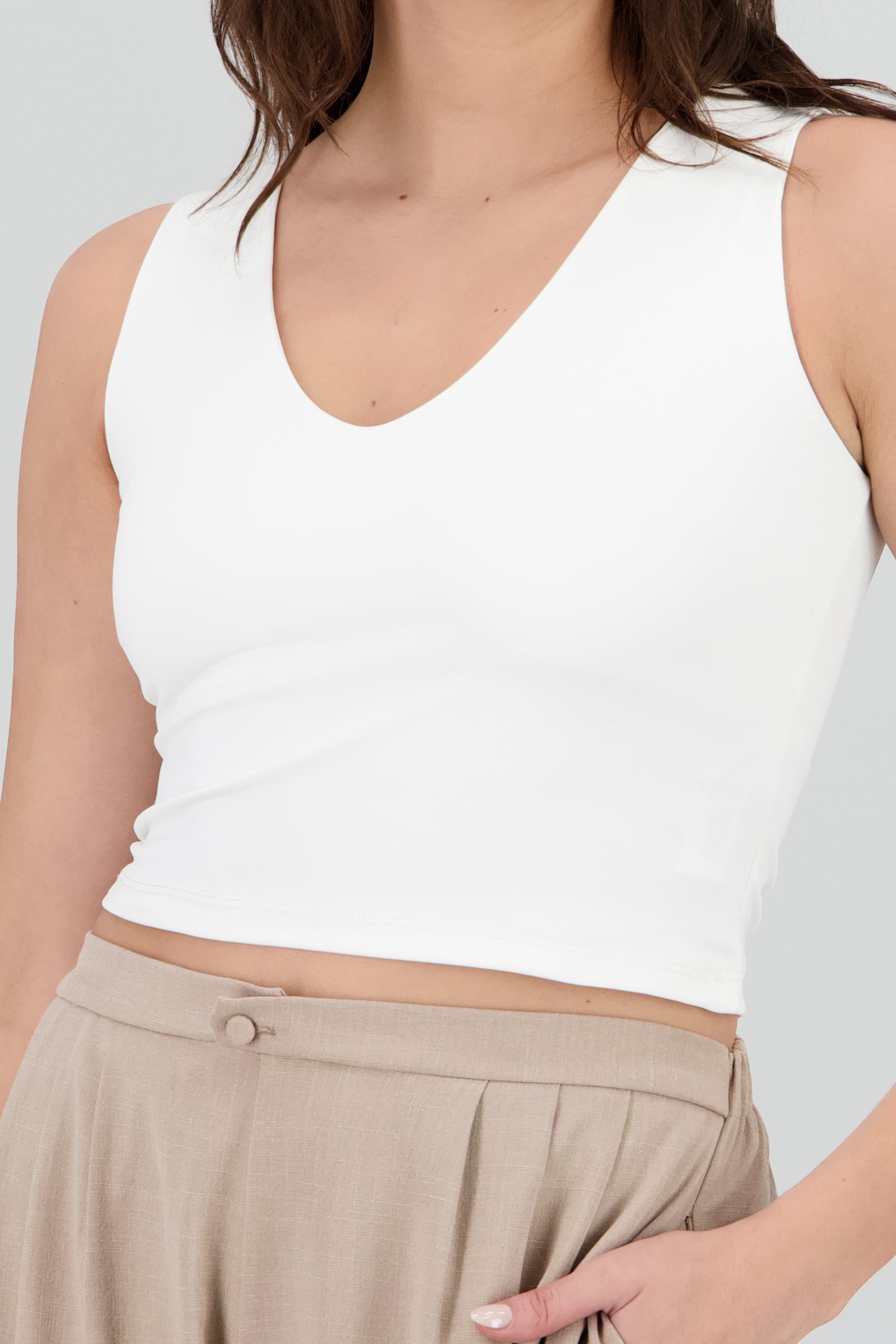Top cuello en v sin mangas HUESO