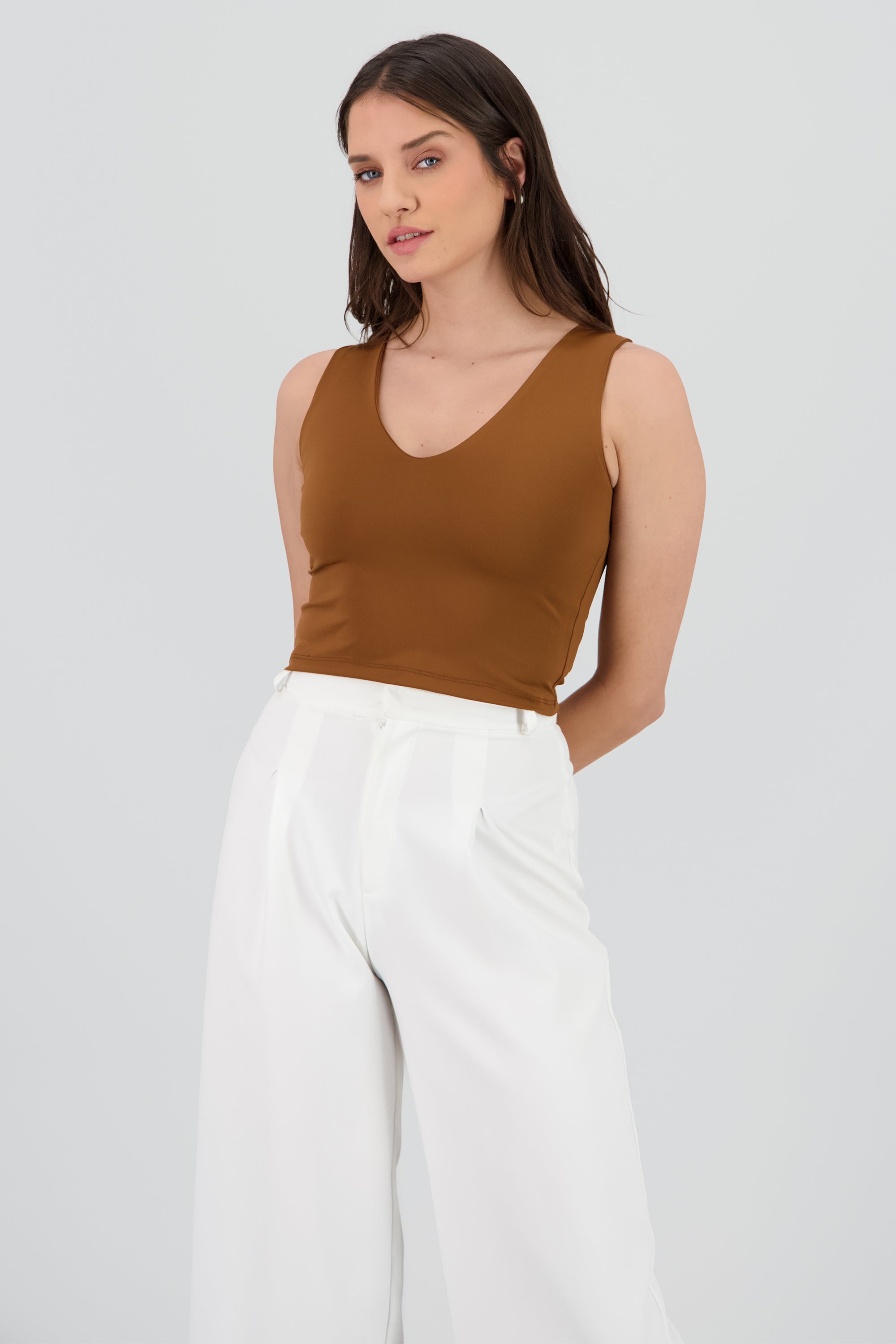 Top cuello en v sin mangas CHOCOLATE