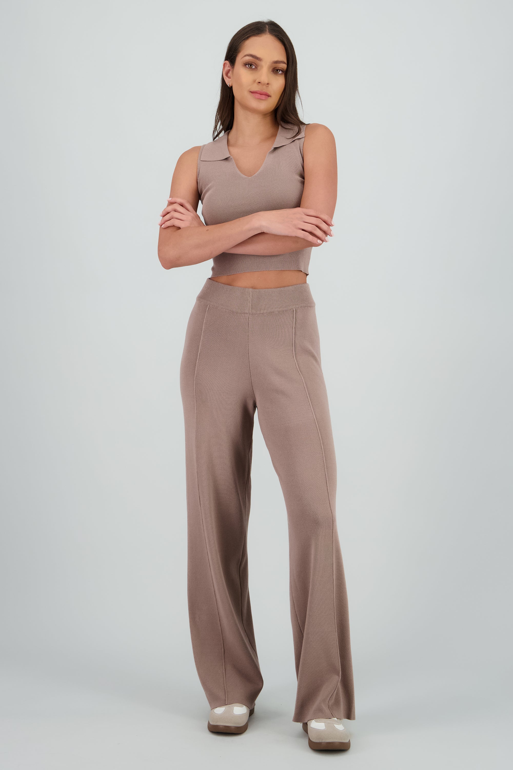 Pantalon tejido wide leg detalle costura CAFE
