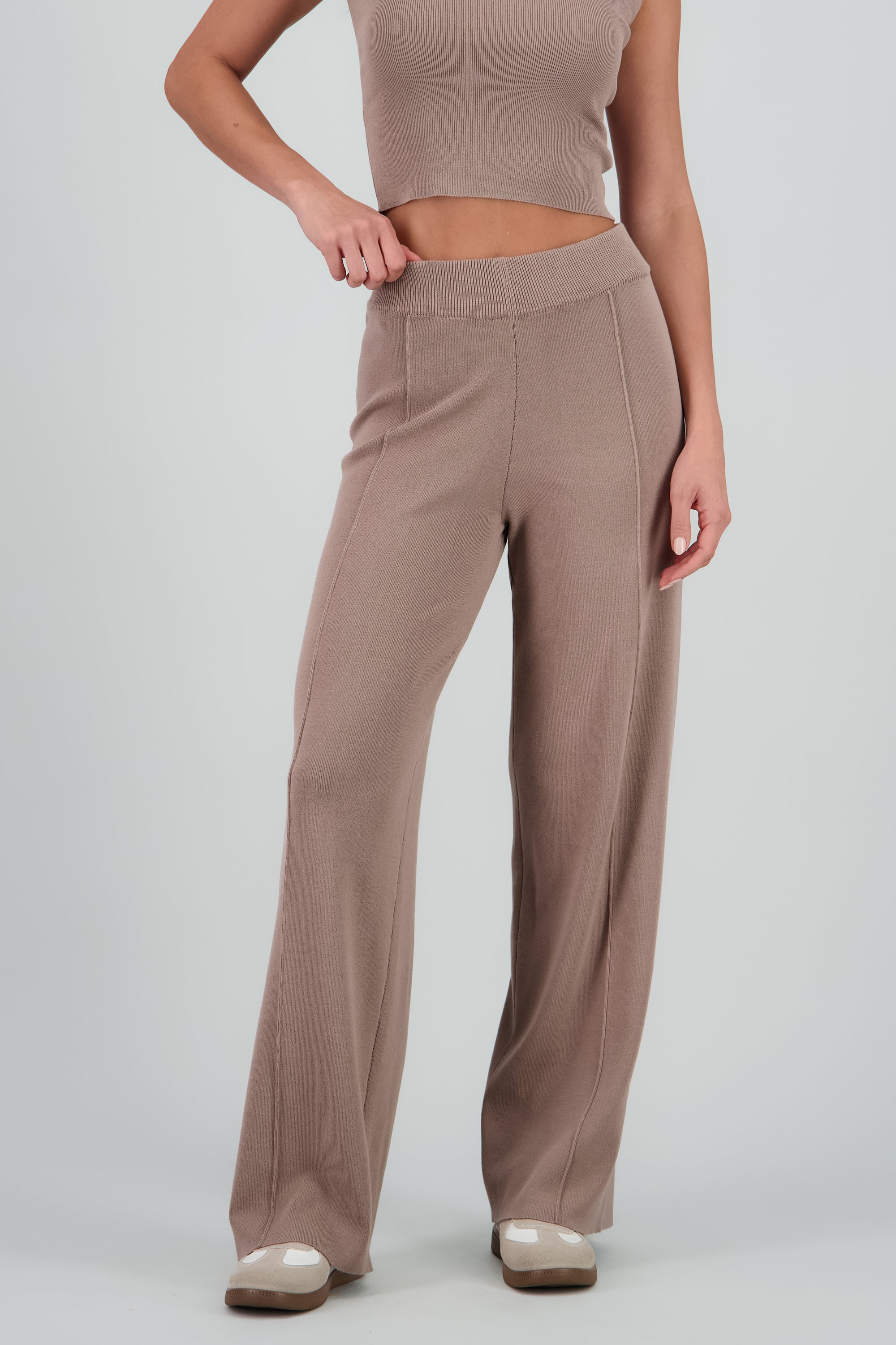Pantalon tejido wide leg detalle costura CAFE