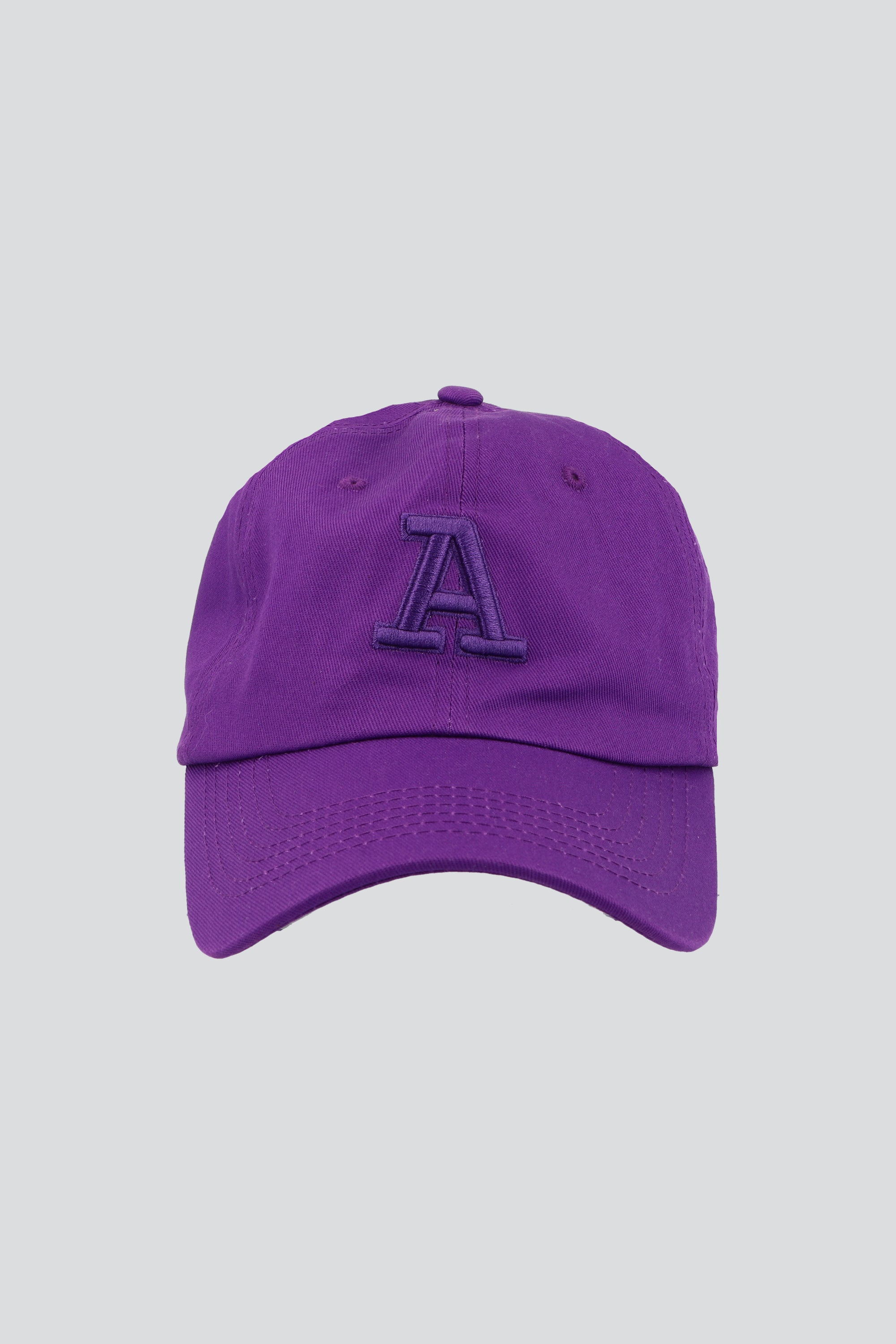 Gorra letra A MORADO