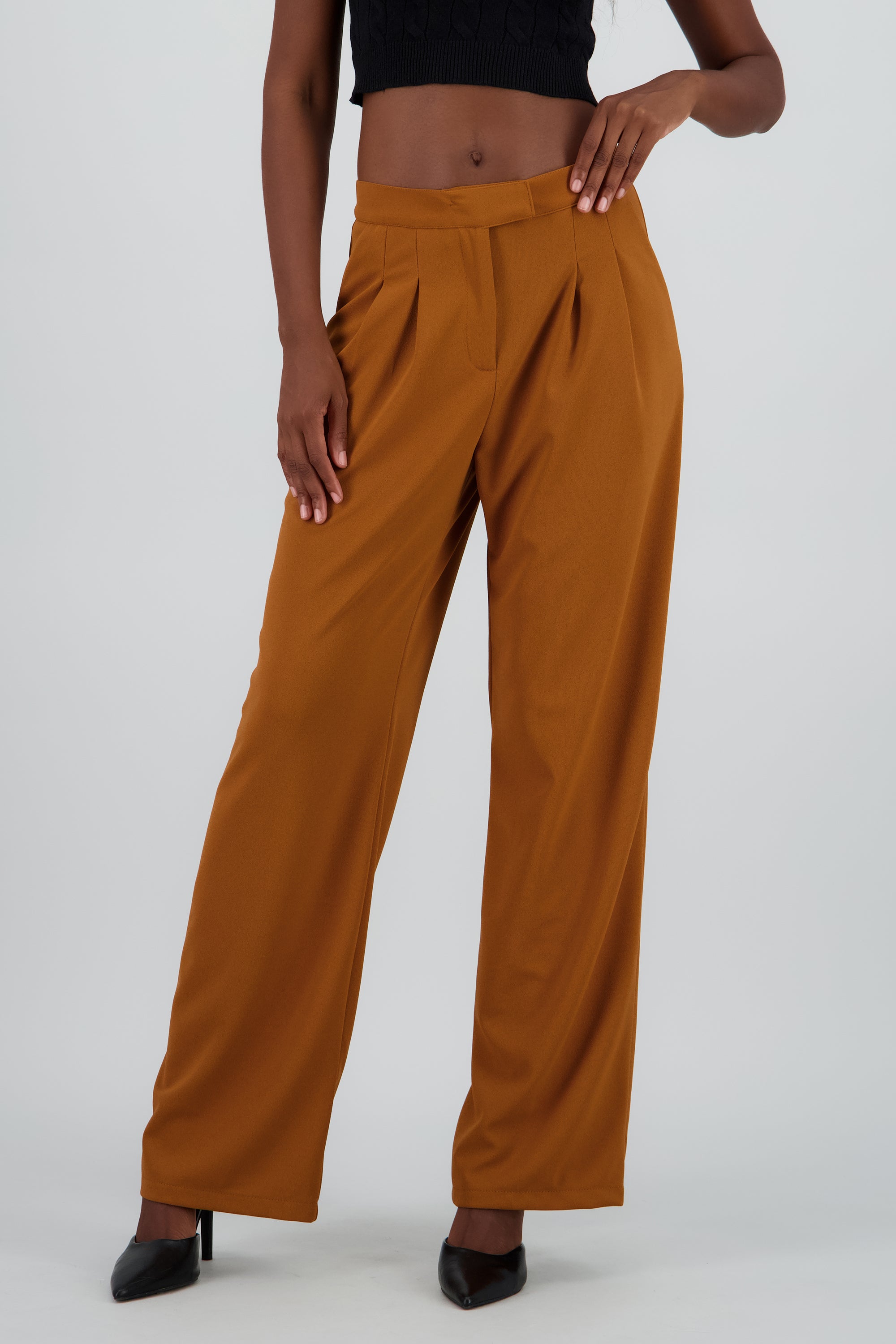 Pantalon amplio pretina doble pinza CAMELLO