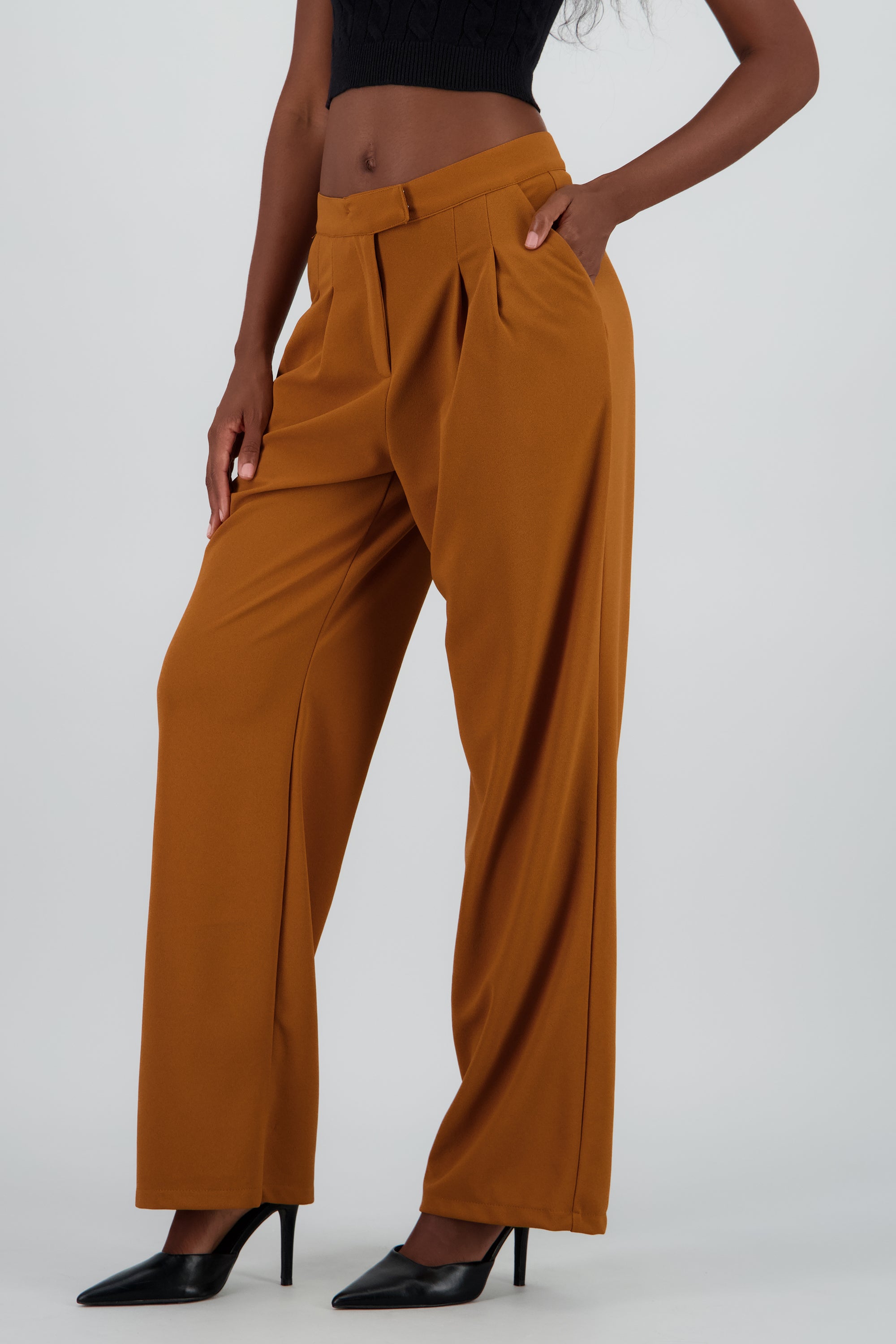 Pantalon amplio pretina doble pinza CAMELLO