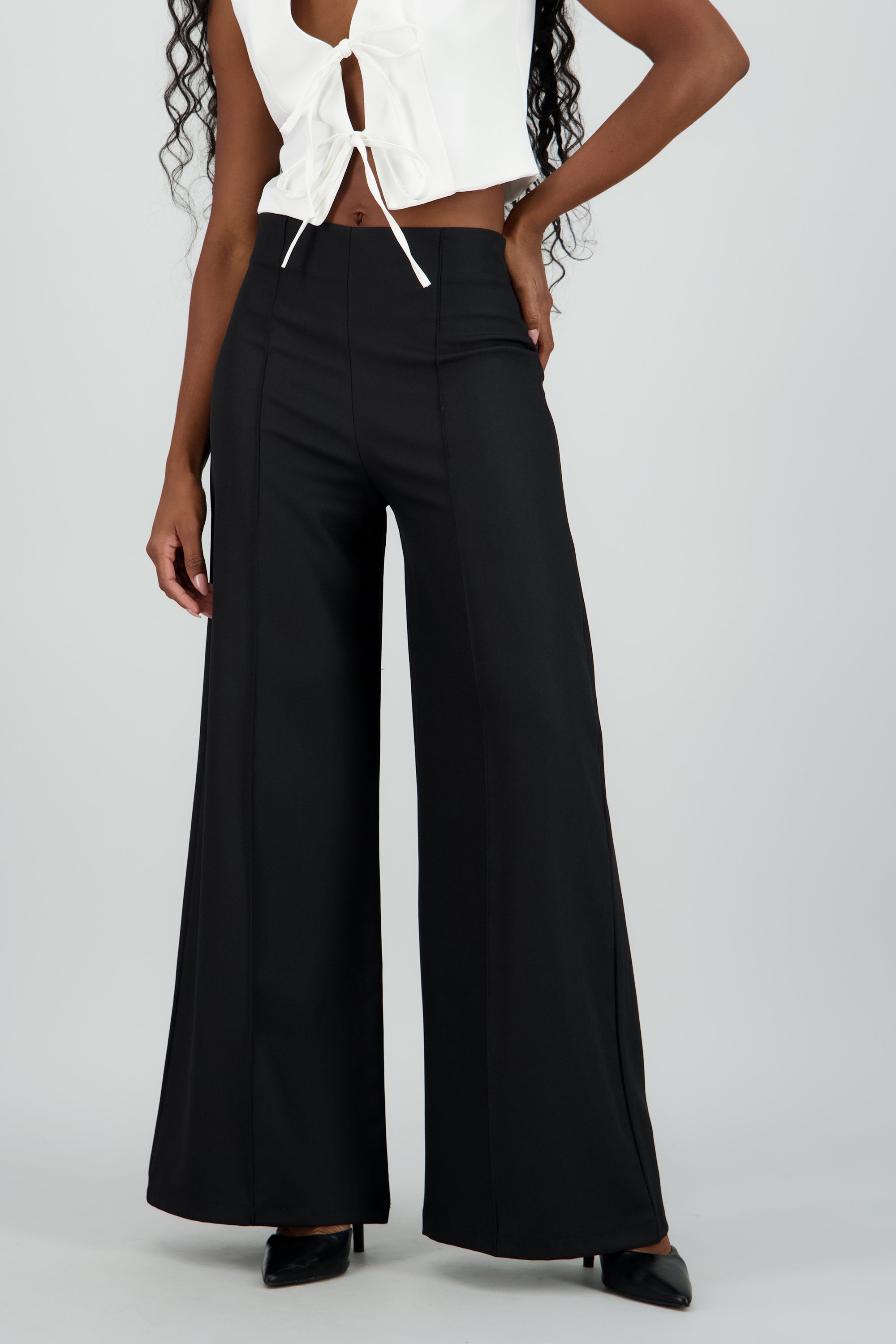 Pantalon amplio detalle costura NEGRO