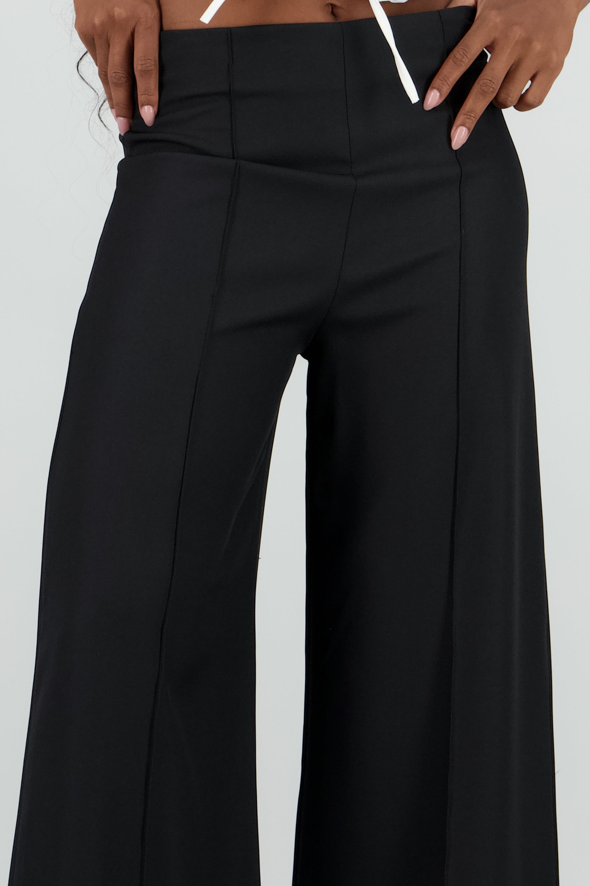 Pantalon amplio detalle costura NEGRO