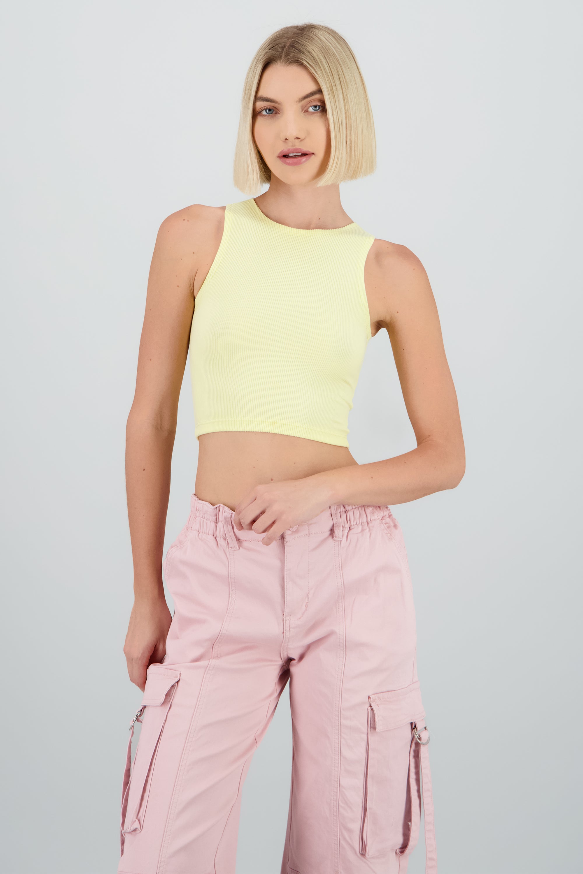 Top corto rib sin manga AMARILLO PASTEL