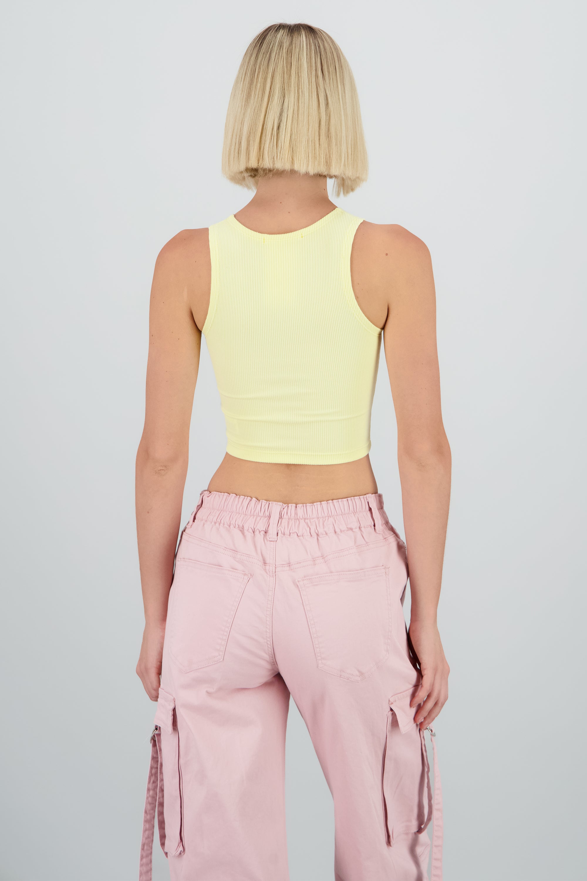 Top corto rib sin manga AMARILLO PASTEL