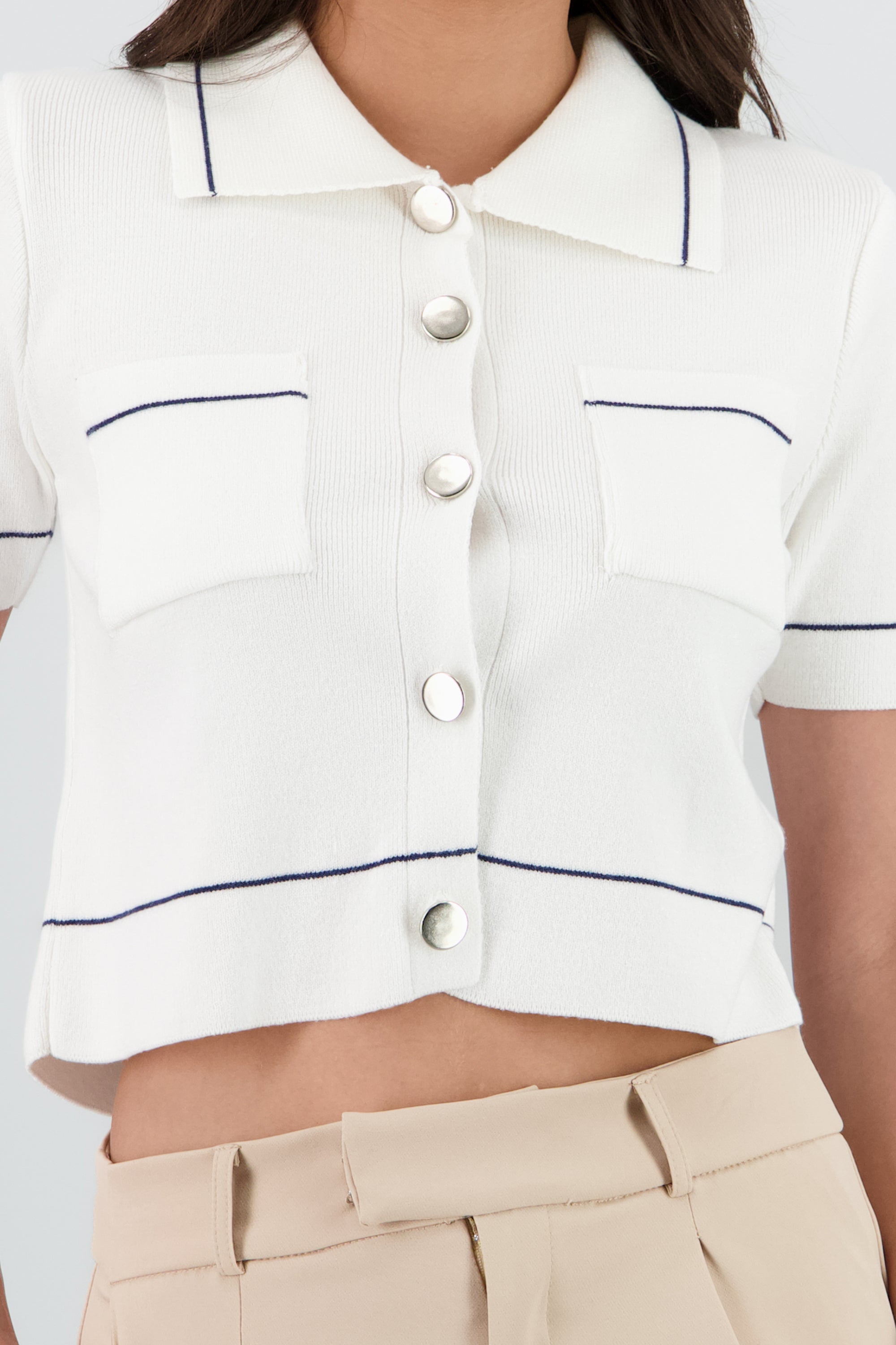 Top manga corta cuello camisero detalle linea BLANCO COMBO