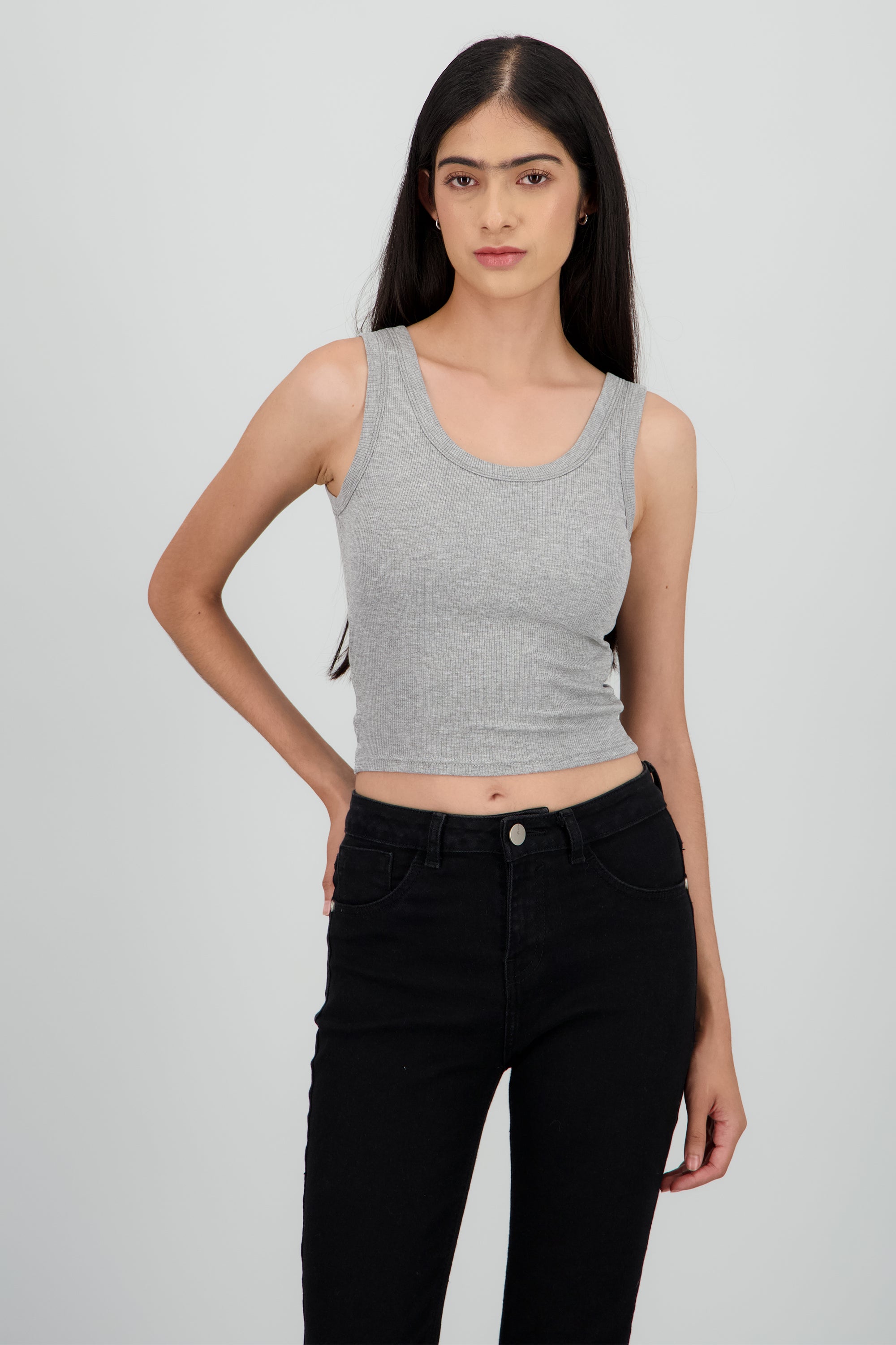 Top liso con copas GRIS