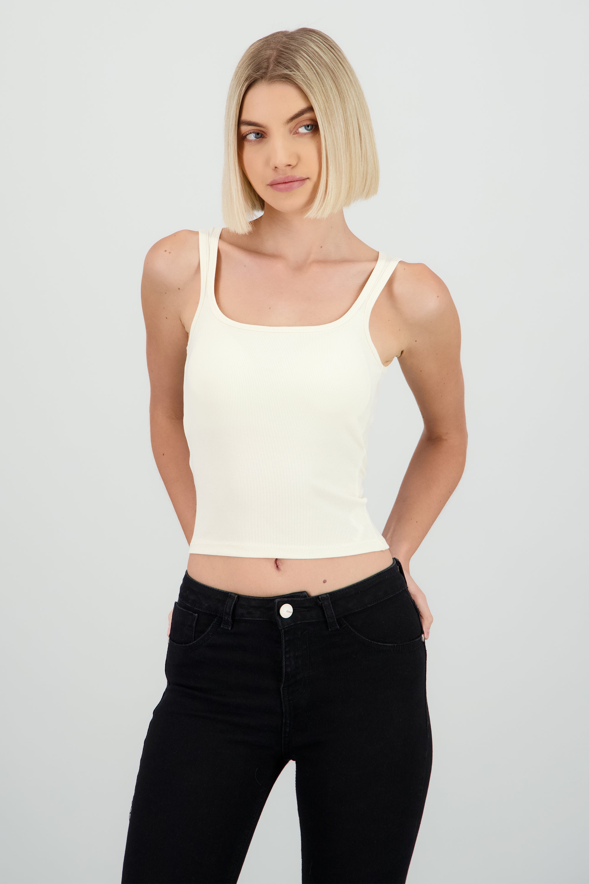 Top liso con copas AMARILLO