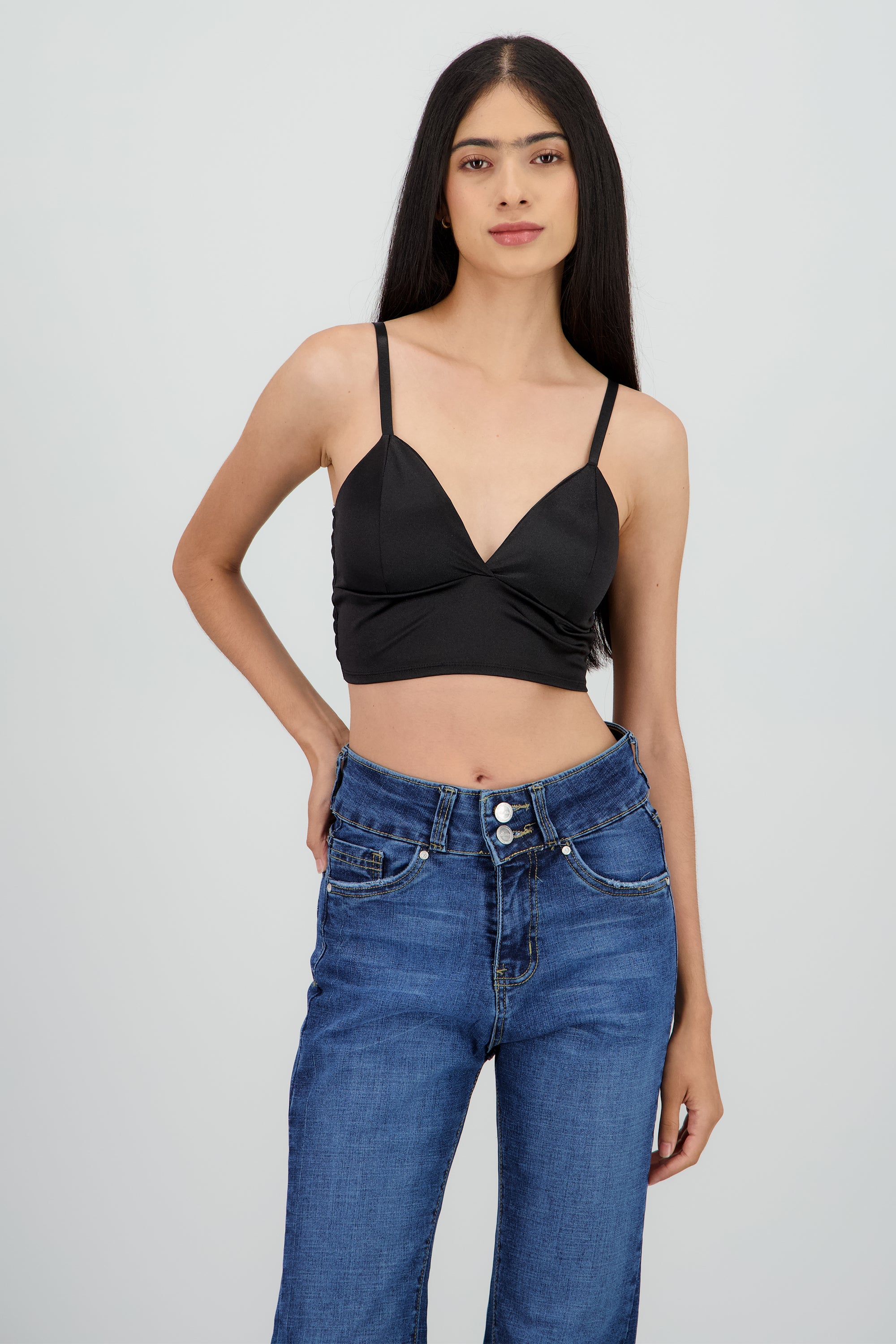 Crop top con copas NEGRO
