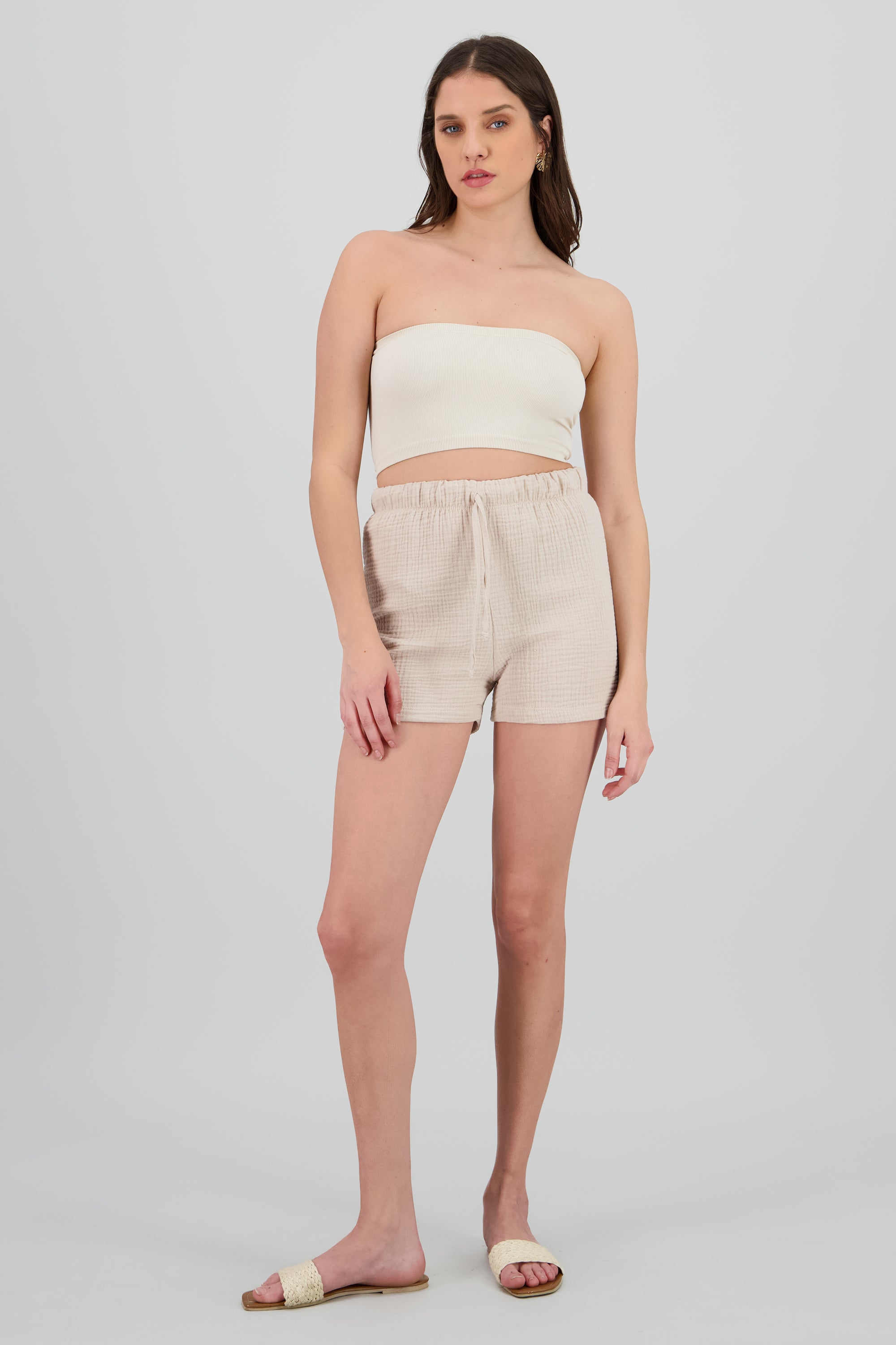 Shorts mini textura con jarreta KHAKI