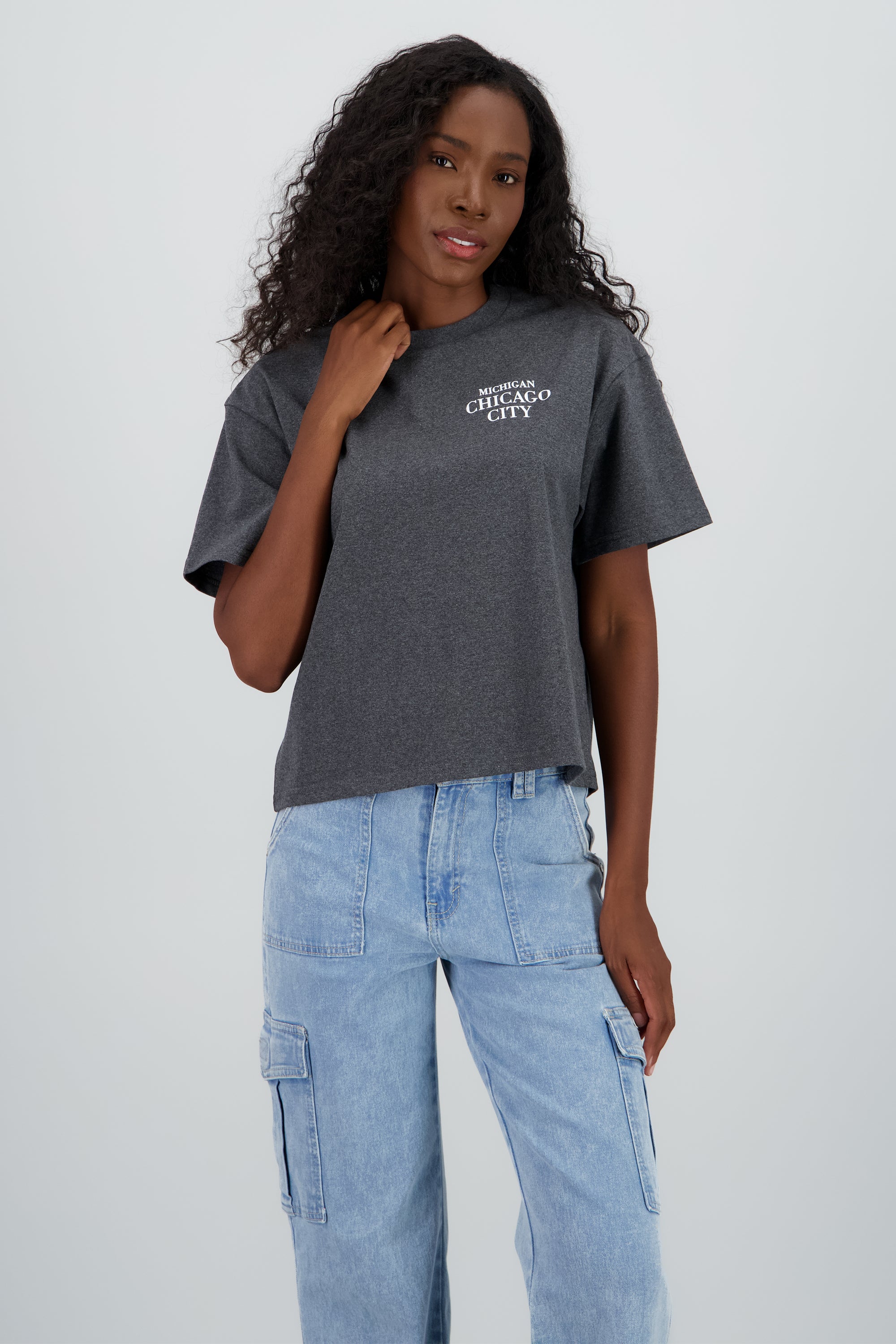 Playera manga corta oversize detalle estampado GRIS OBSCURO