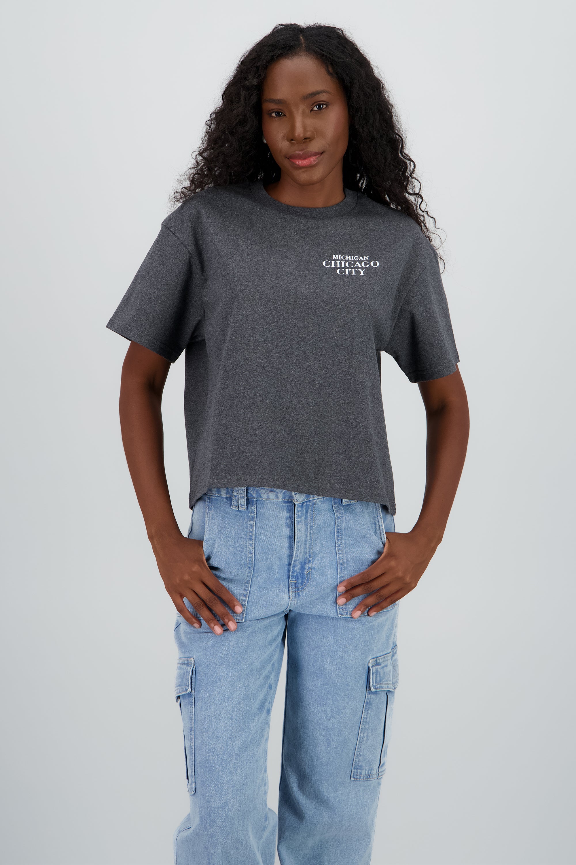 Playera manga corta oversize detalle estampado GRIS OBSCURO