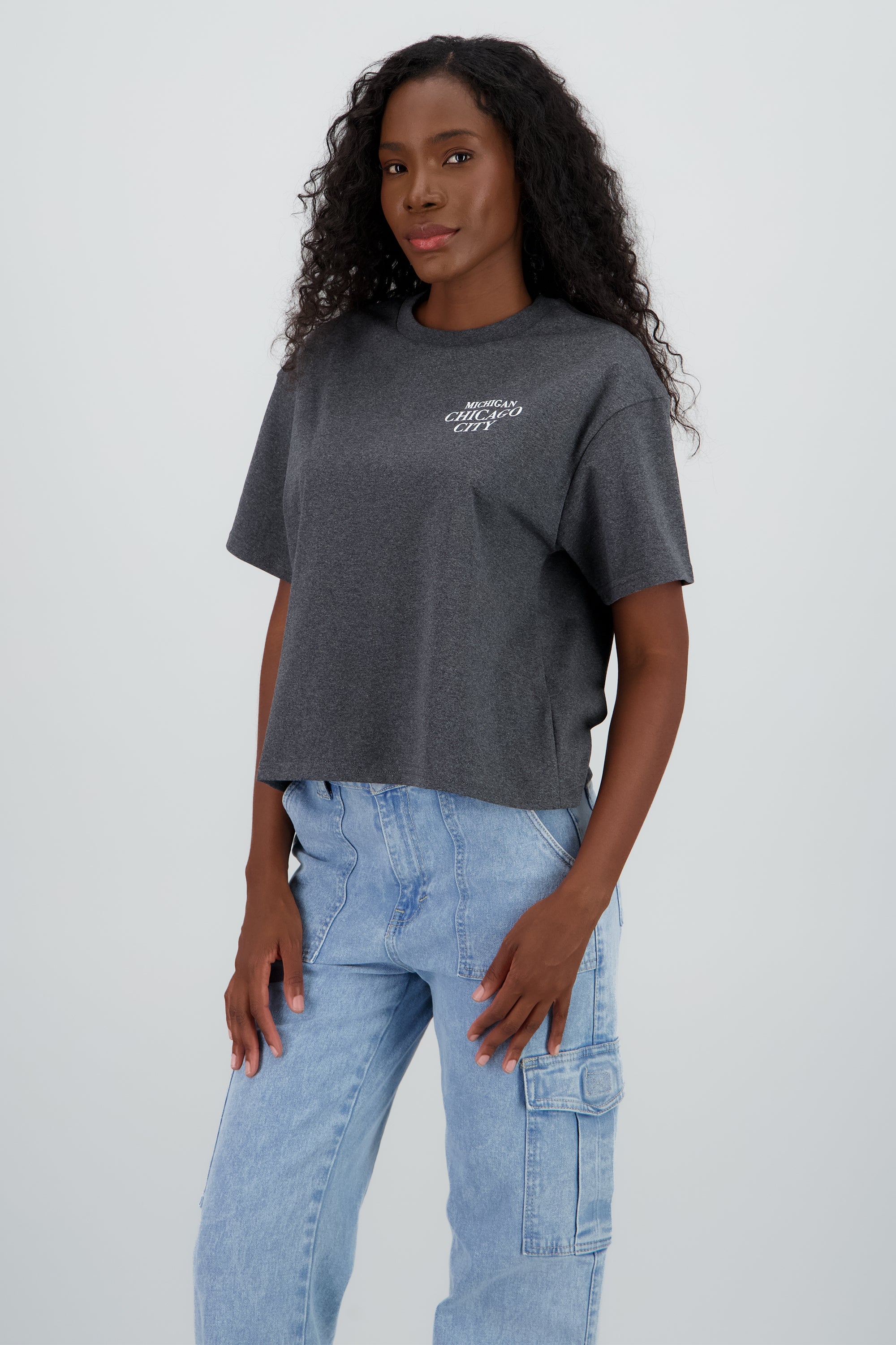 Playera manga corta oversize detalle estampado GRIS OBSCURO