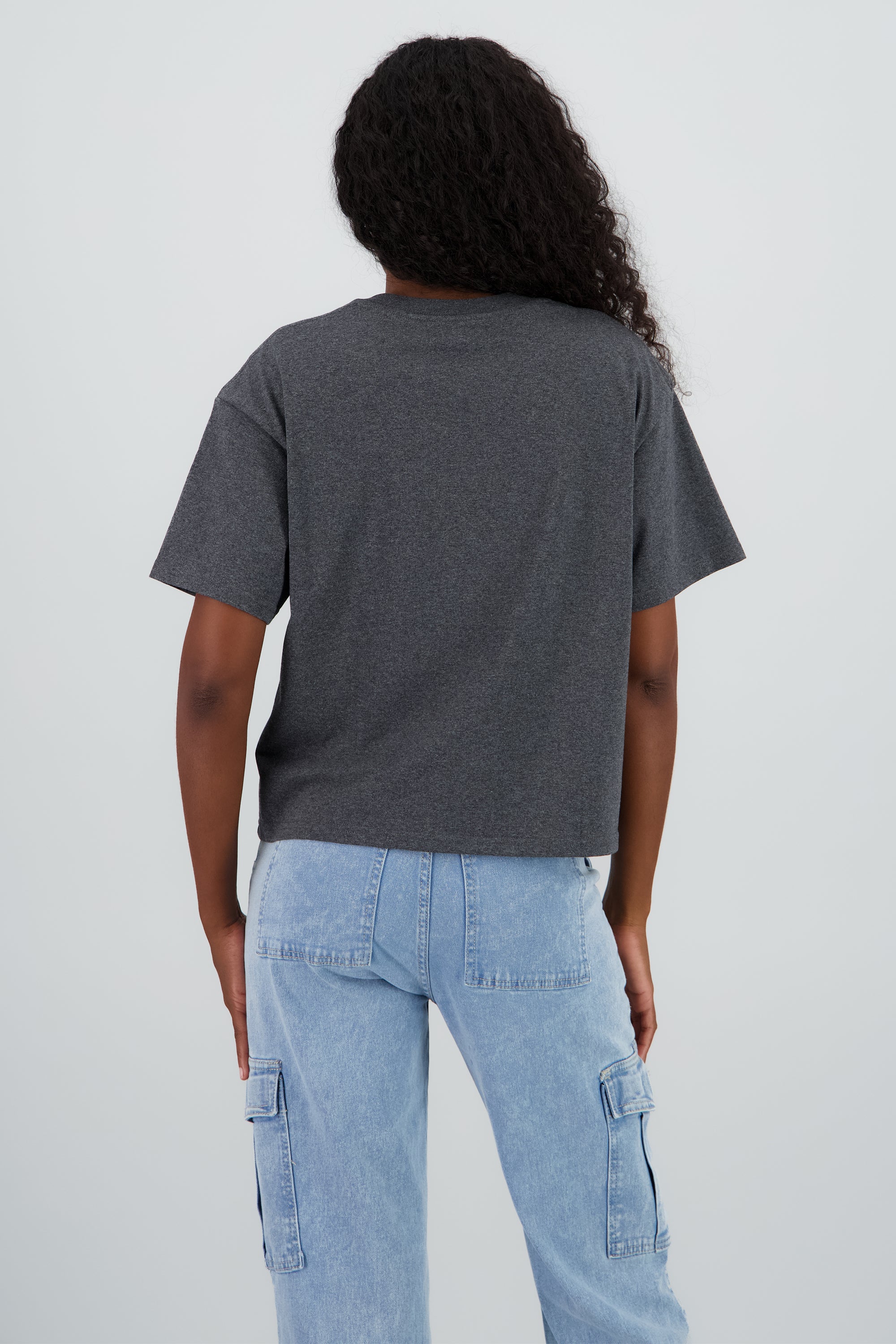 Playera manga corta oversize detalle estampado GRIS OBSCURO