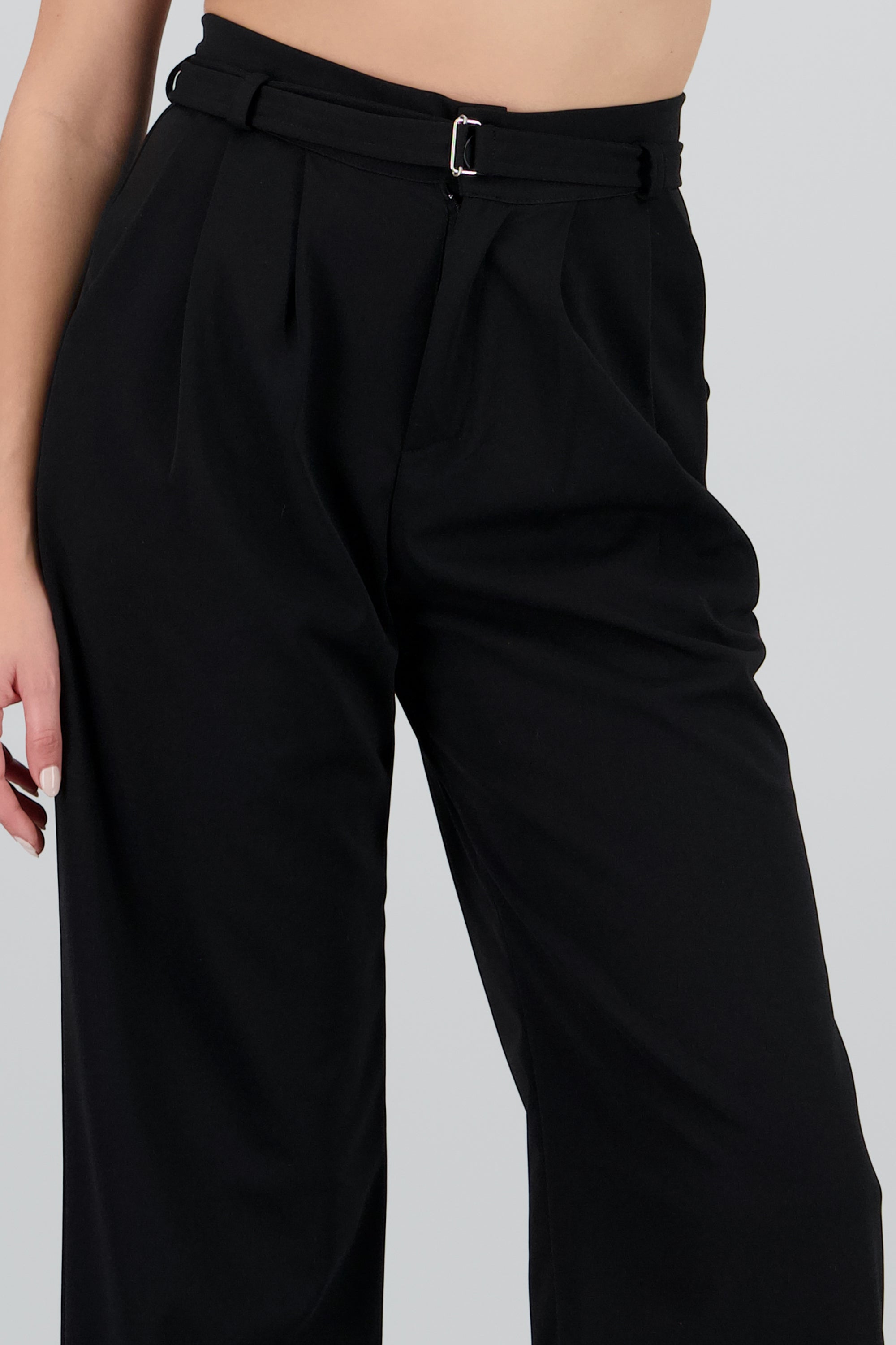 Pantalon liso detalle cinturon mini hevilla NEGRO