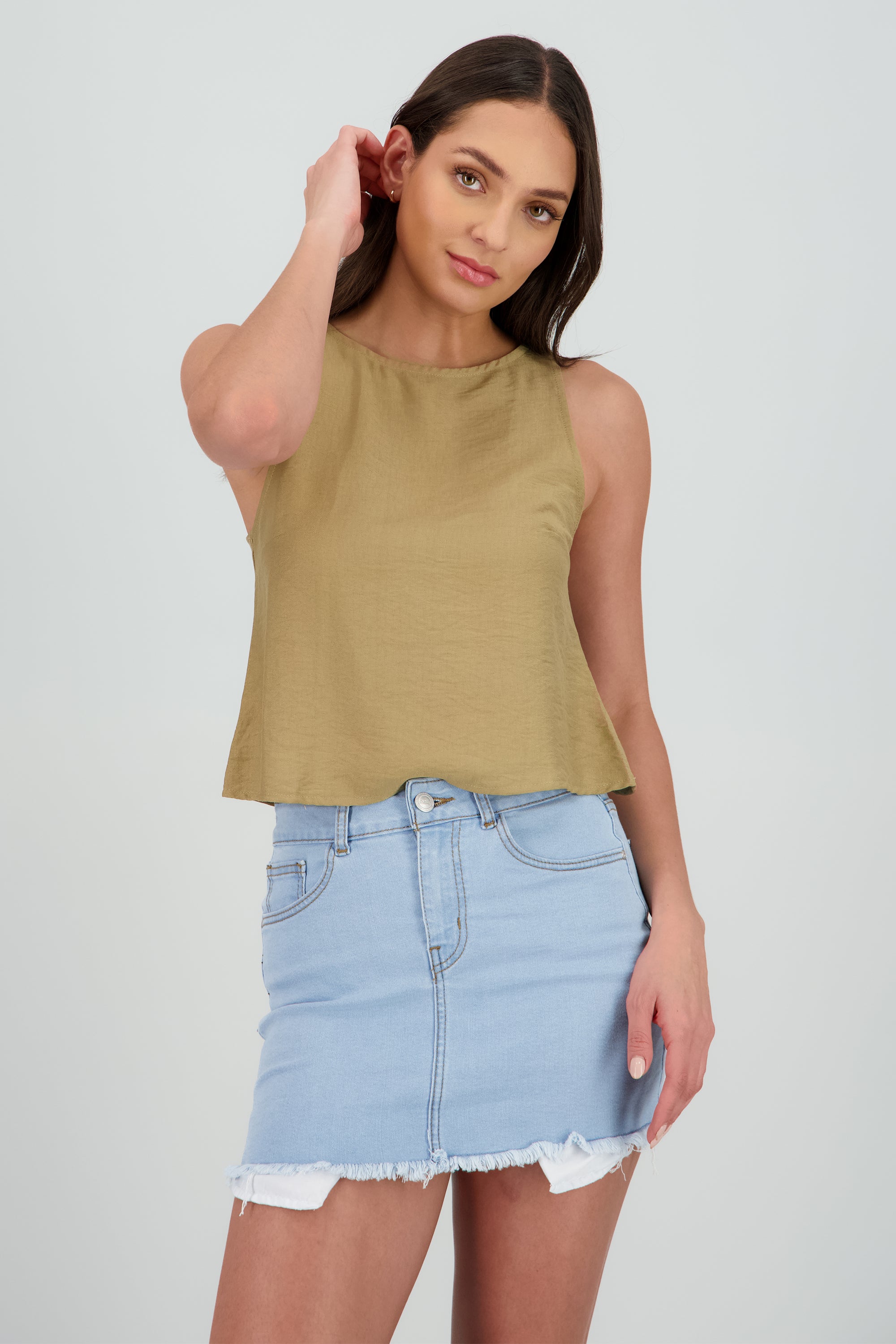 Blusa fluida sin manga CAMELLO