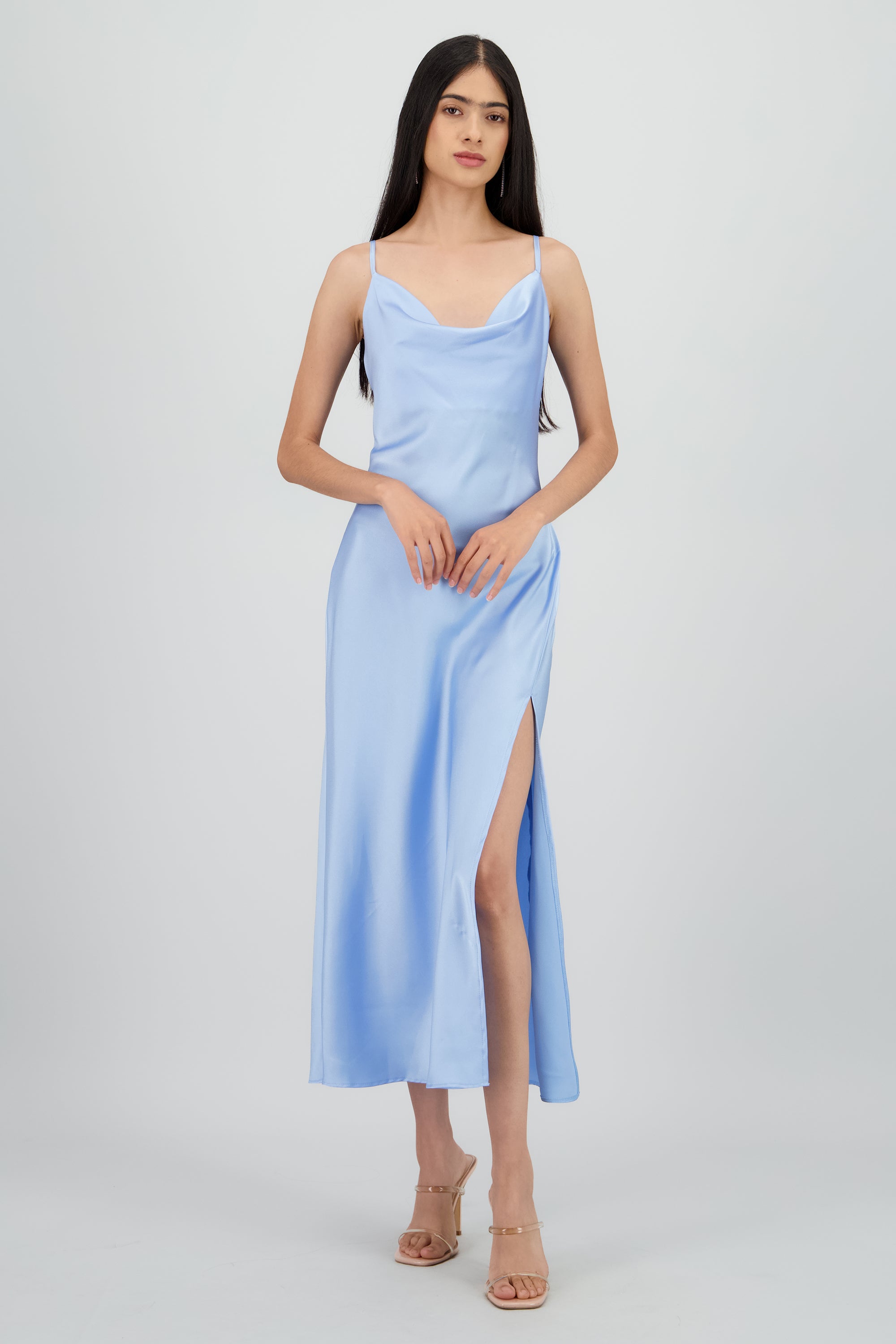 Vestido maxi satin escote columpio AZUL CIELO