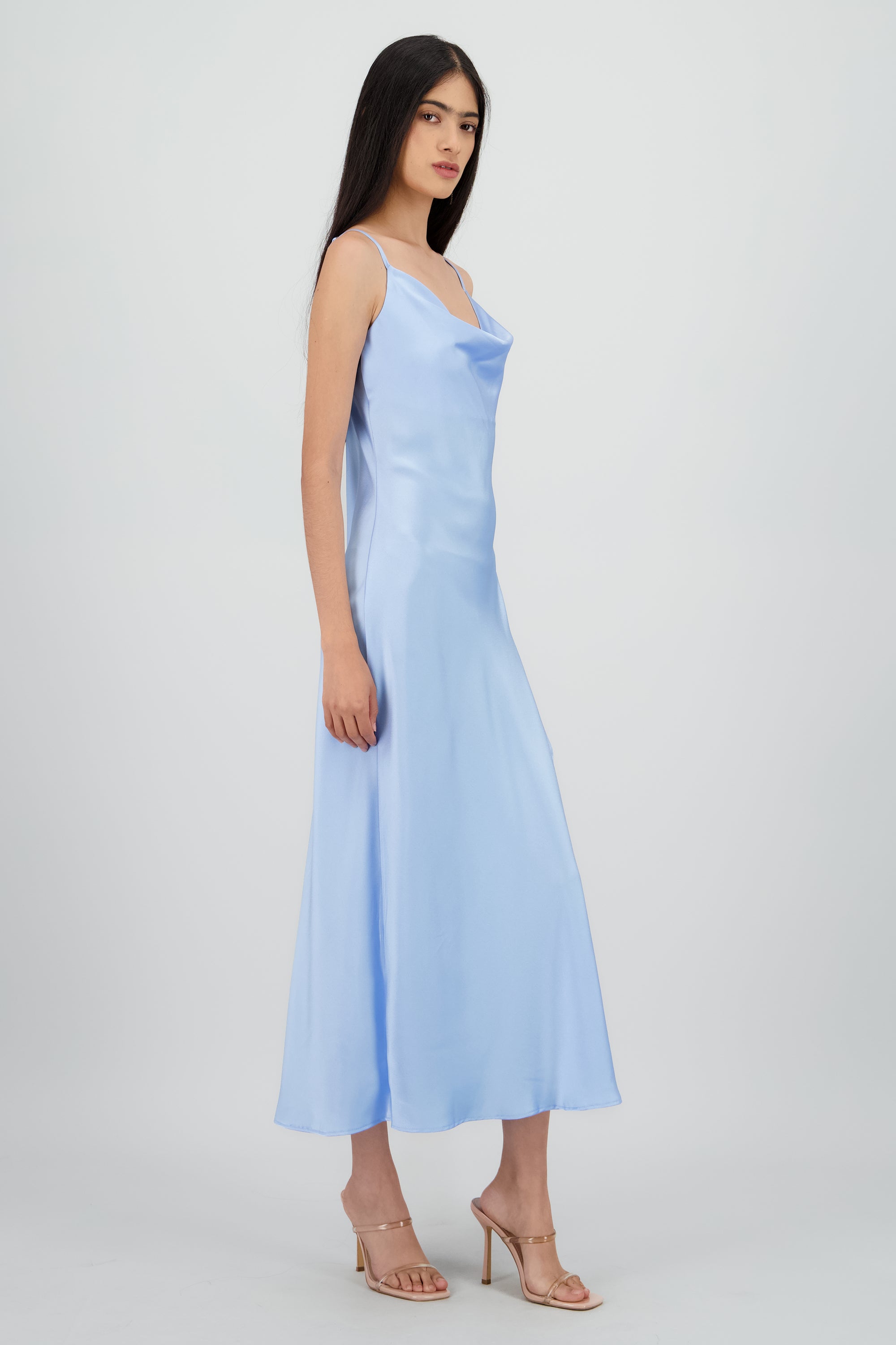 Vestido maxi satin escote columpio AZUL CIELO