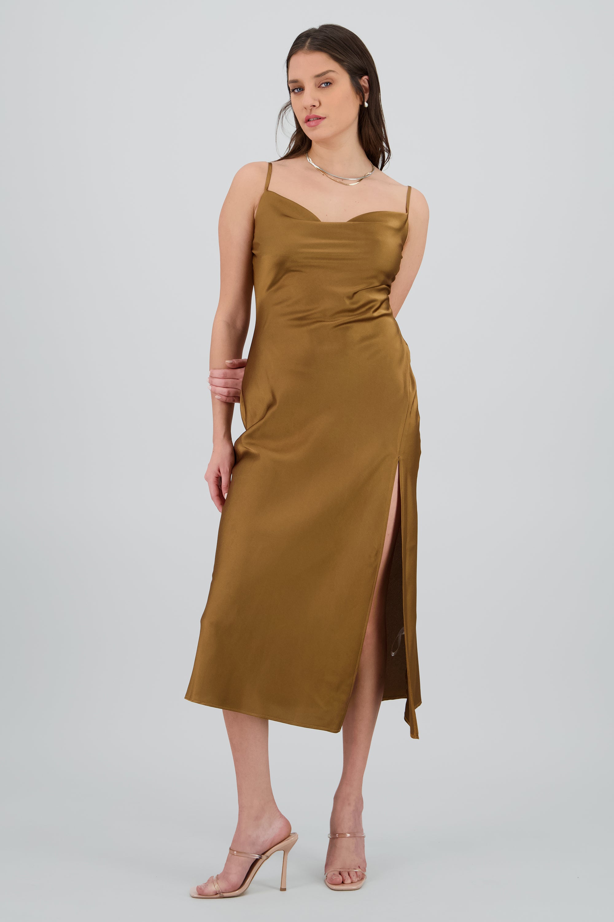 Vestido maxi satin escote columpio CHOCOLATE