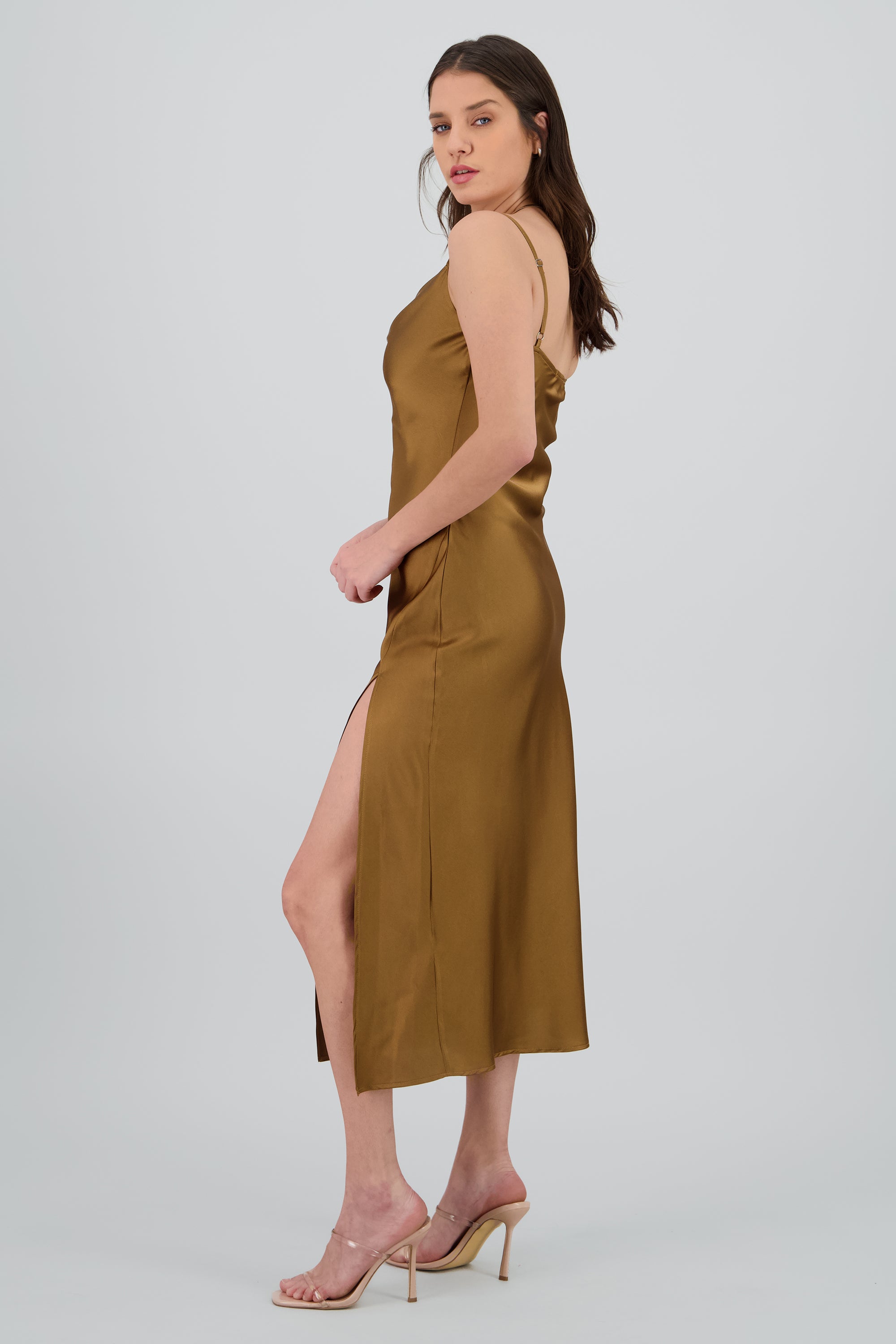 Vestido maxi satin escote columpio CHOCOLATE