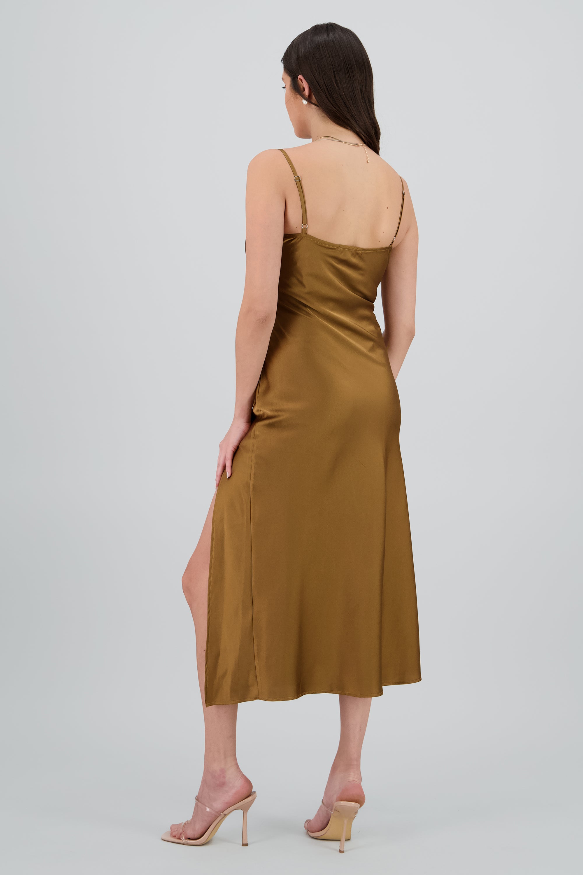 Vestido maxi satin escote columpio CHOCOLATE