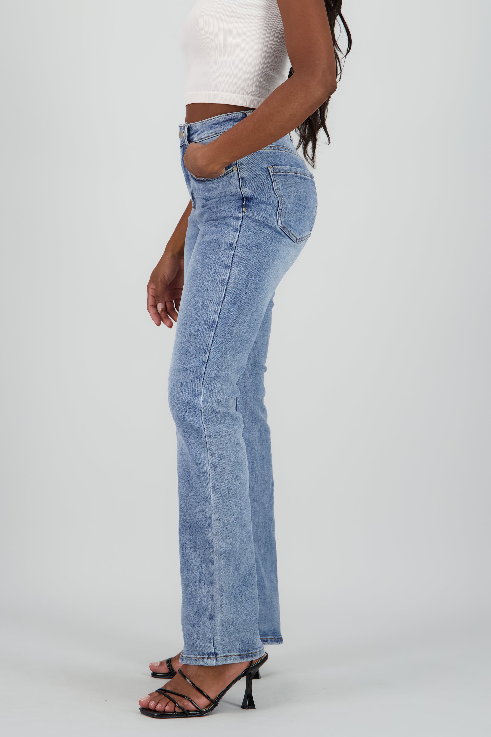 Jeans flare amplios MEDIUM WASH