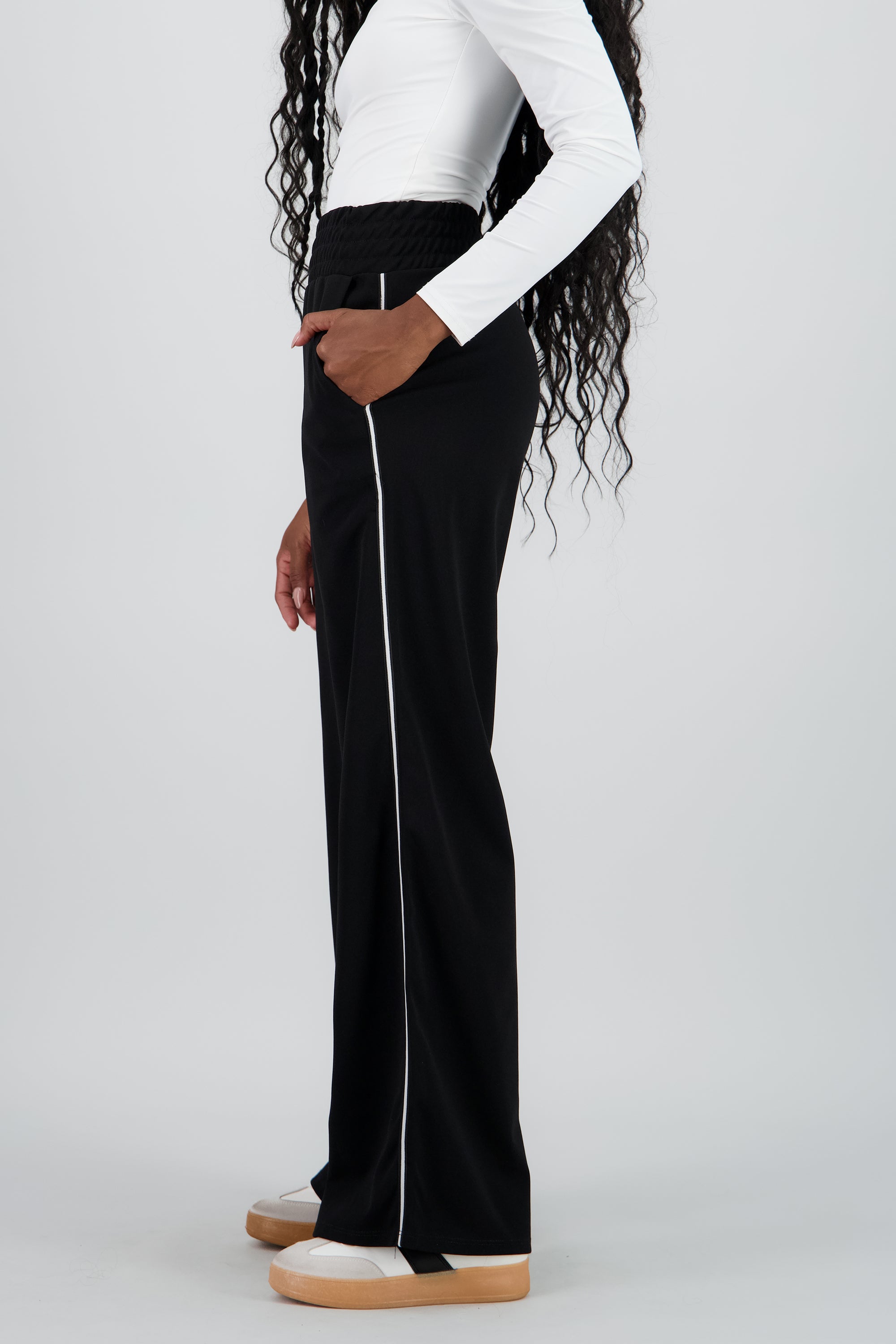 Pantalon amplio detalle resorte contraste NEGRO