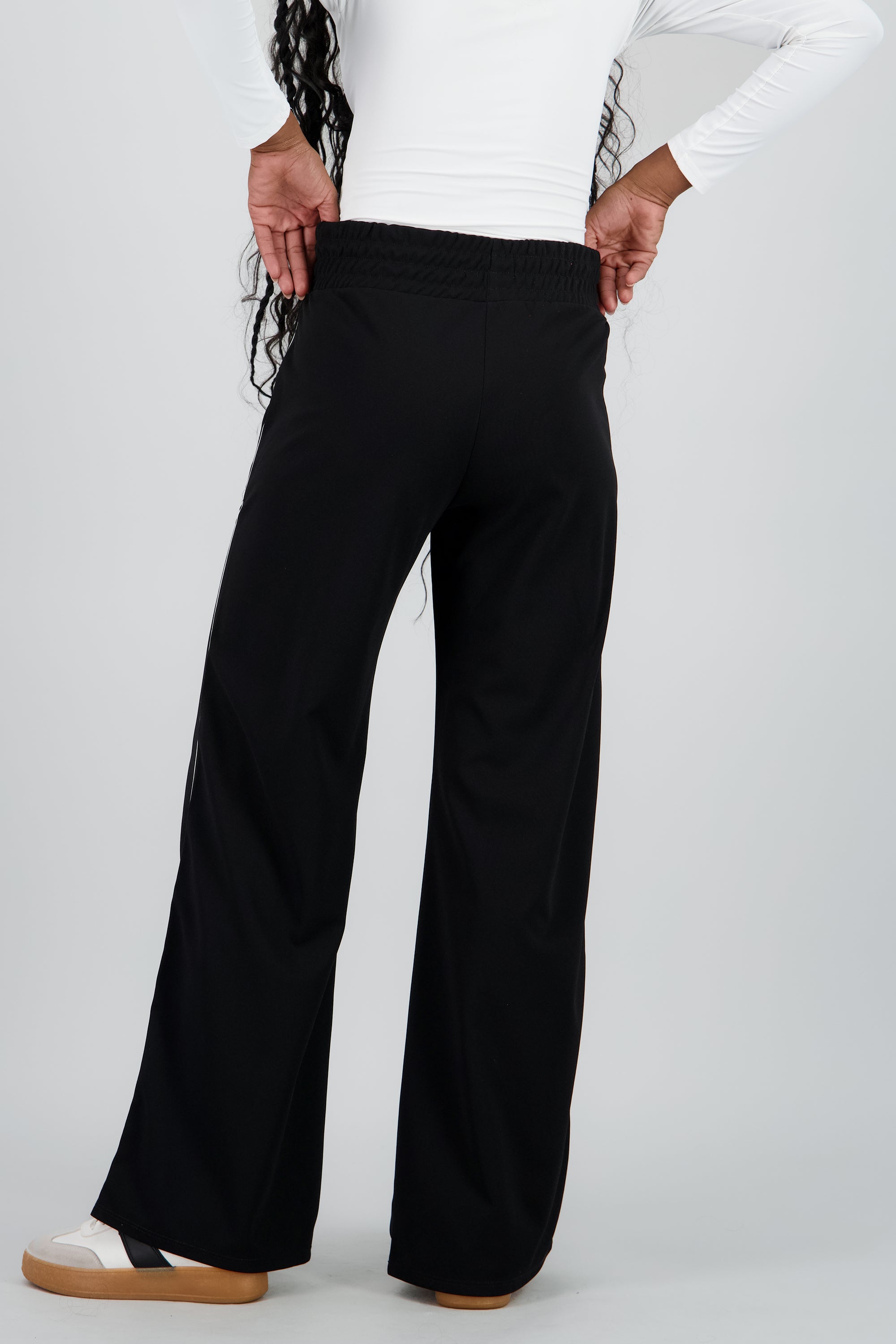 Pantalon amplio detalle resorte contraste NEGRO