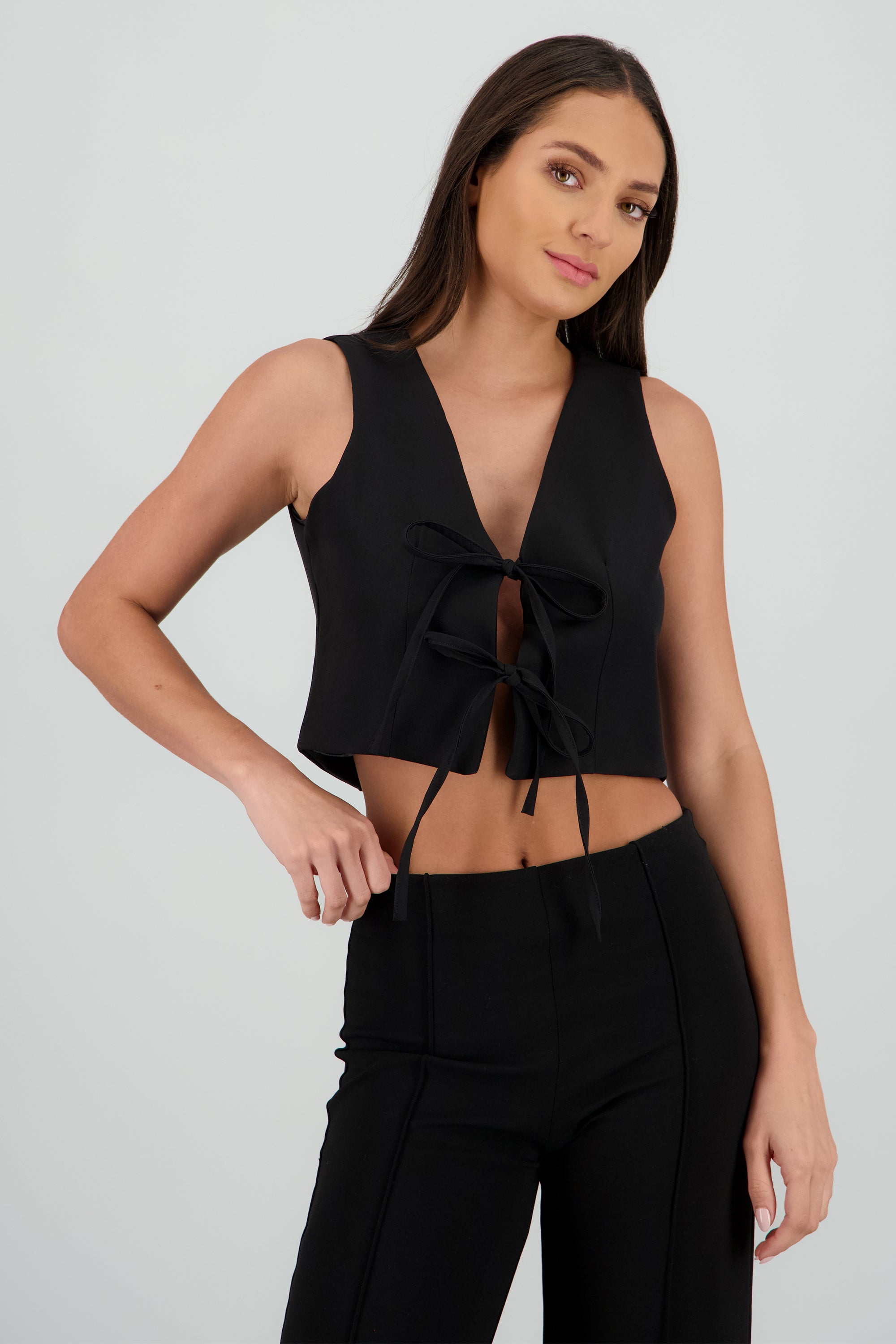 Chaleco crop detalle lazos NEGRO